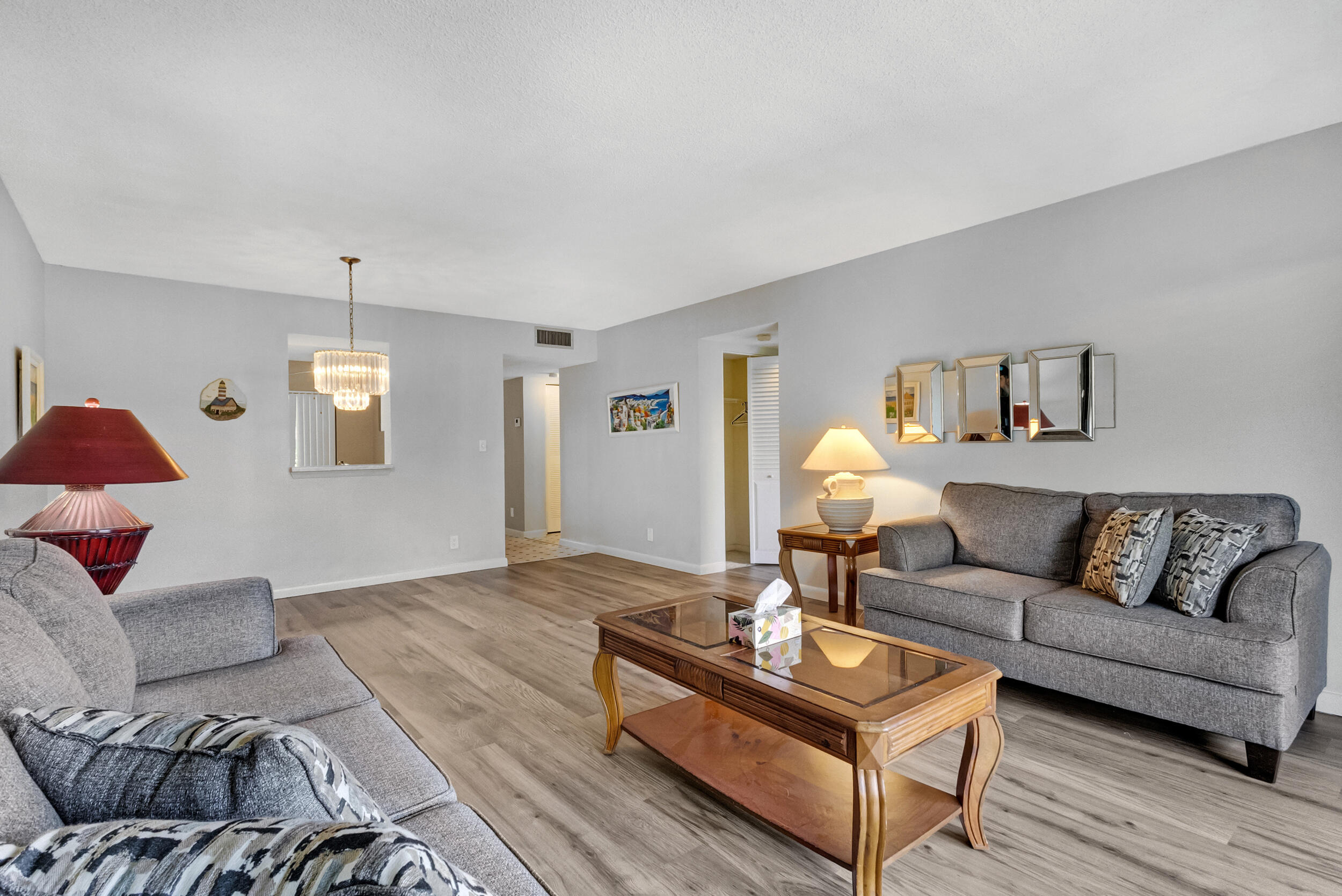 2209 S Cypress Bend Drive 507 Property Photo 7