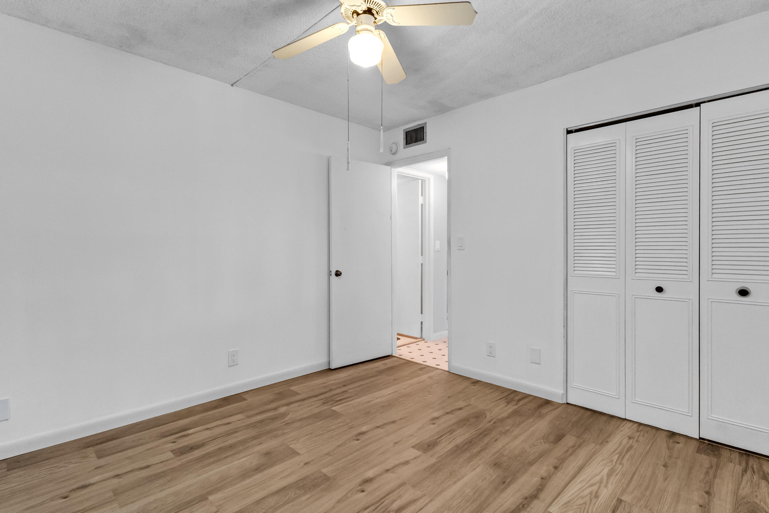 2209 S Cypress Bend Drive 507 Property Photo 14