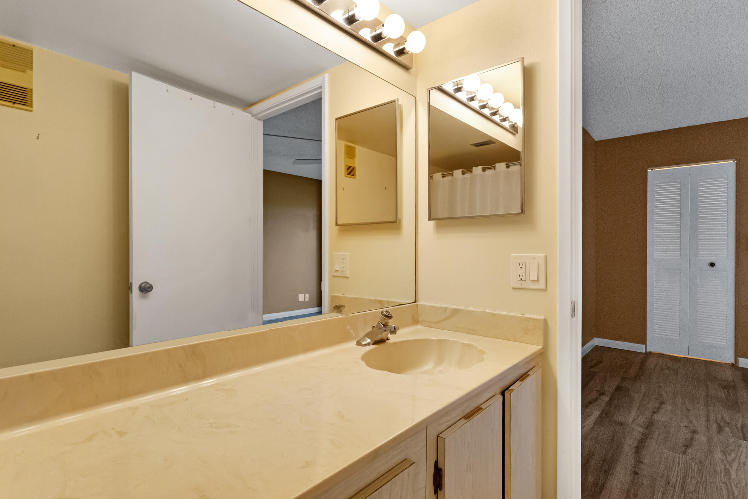 2209 S Cypress Bend Drive 507 Property Photo 23