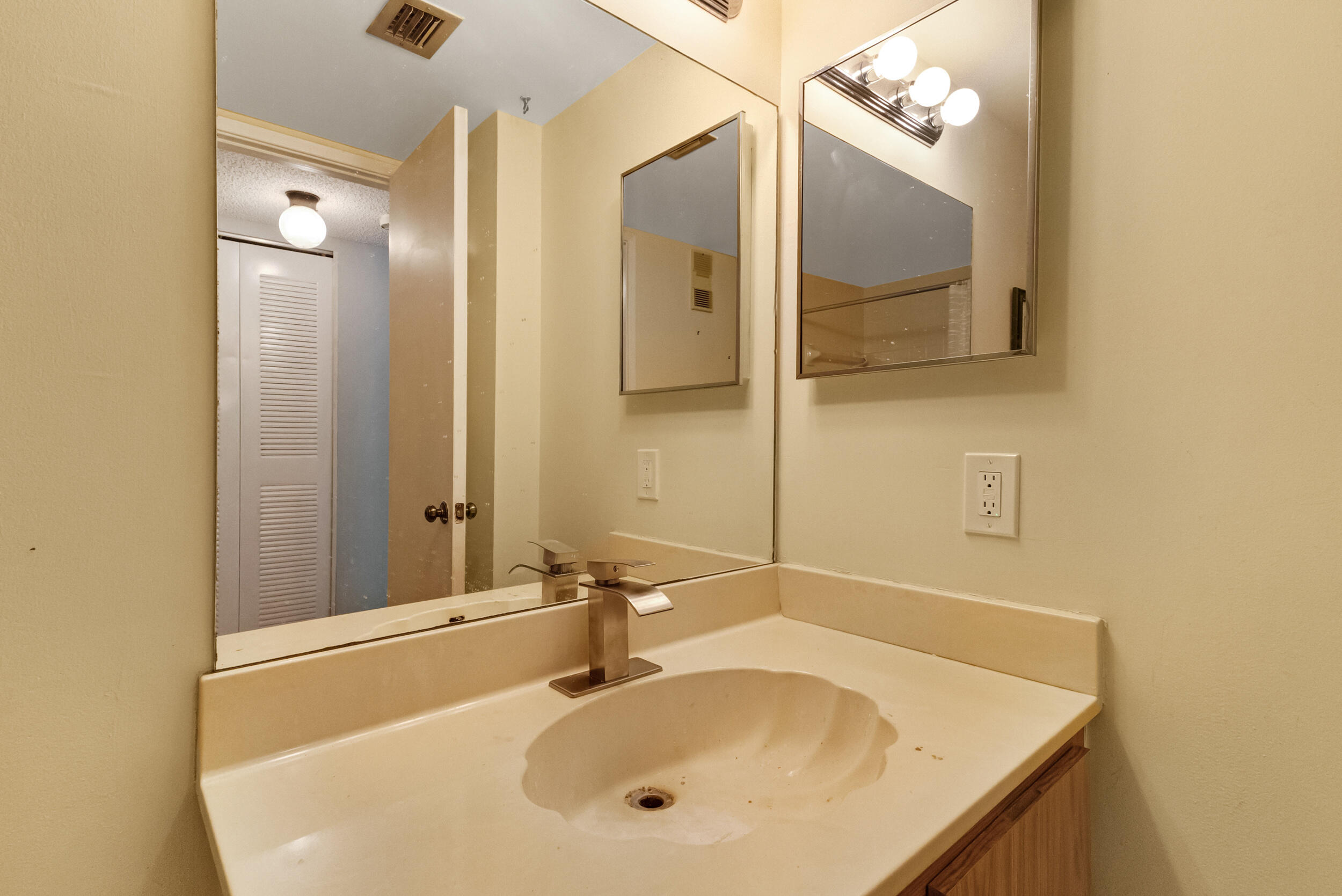 2209 S Cypress Bend Drive 507 Property Photo 26