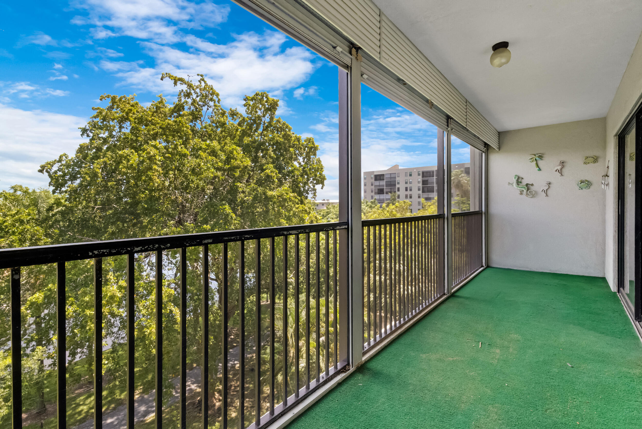 2209 S Cypress Bend Drive 507 Property Photo 33
