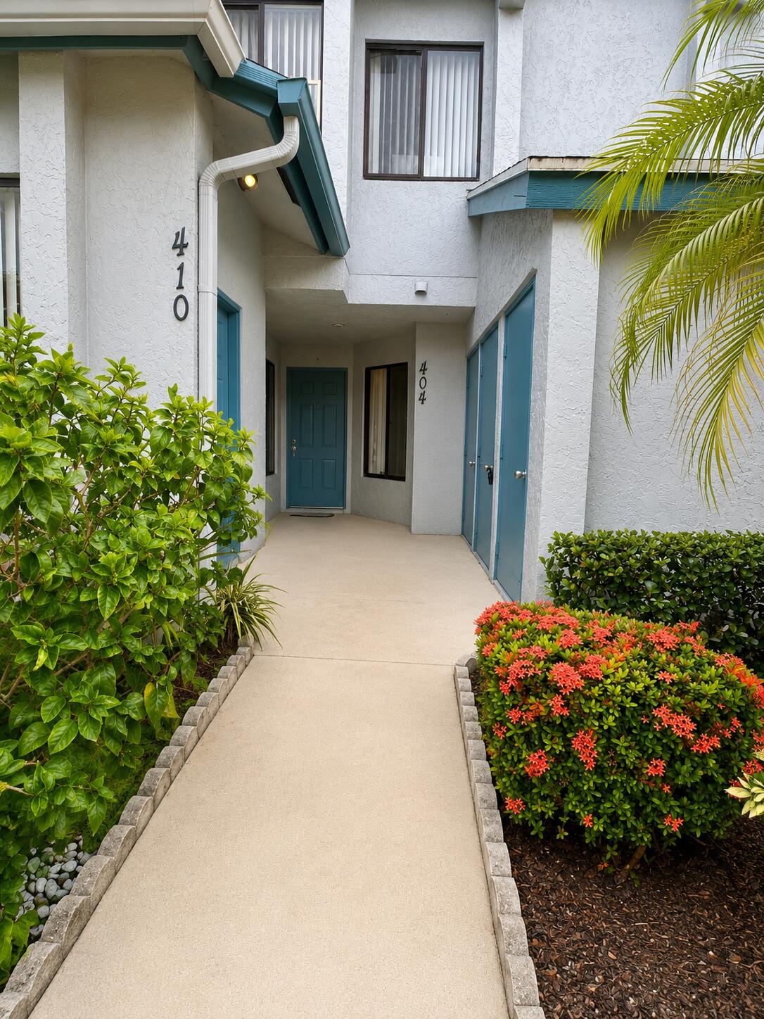 404 Harbour Pointe Way Property Photo 1