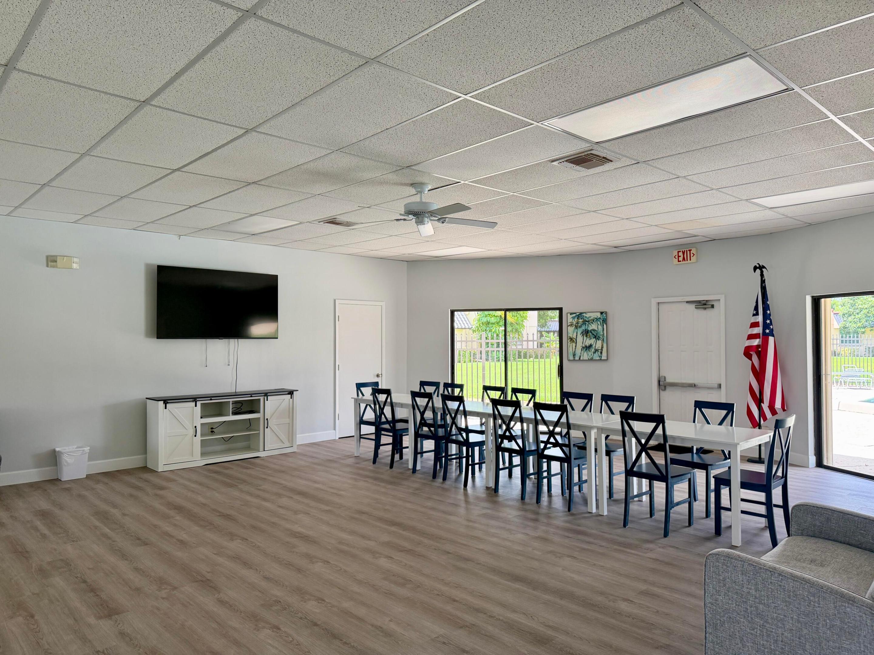 1901 Ne Collins Circle 9-10 Property Photo 13