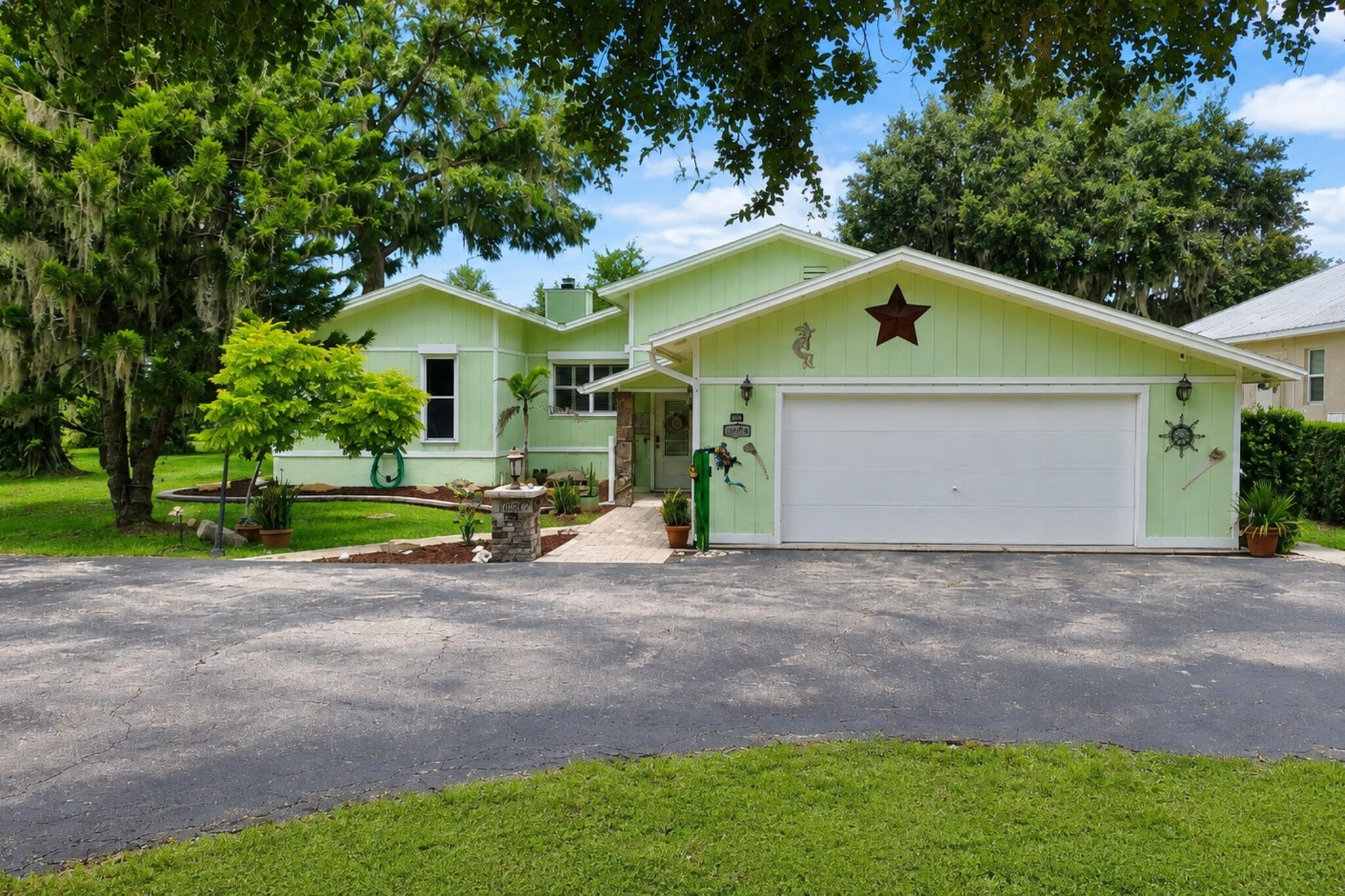 10038 Us Highway 441 Se Property Photo 1