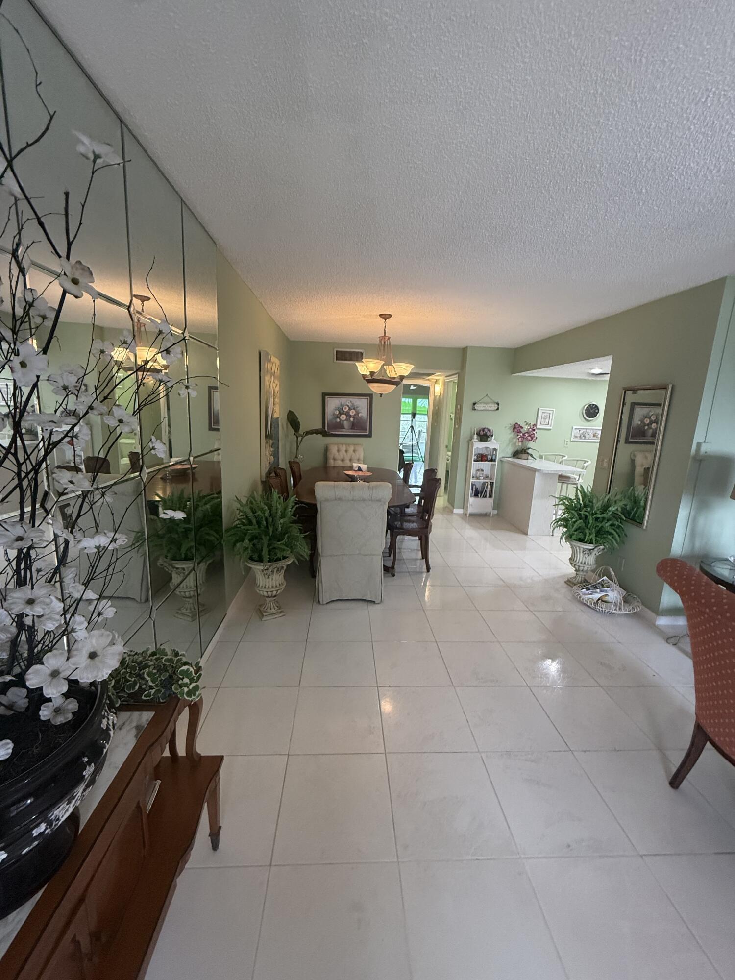 407 Greenbrier A Property Photo 2