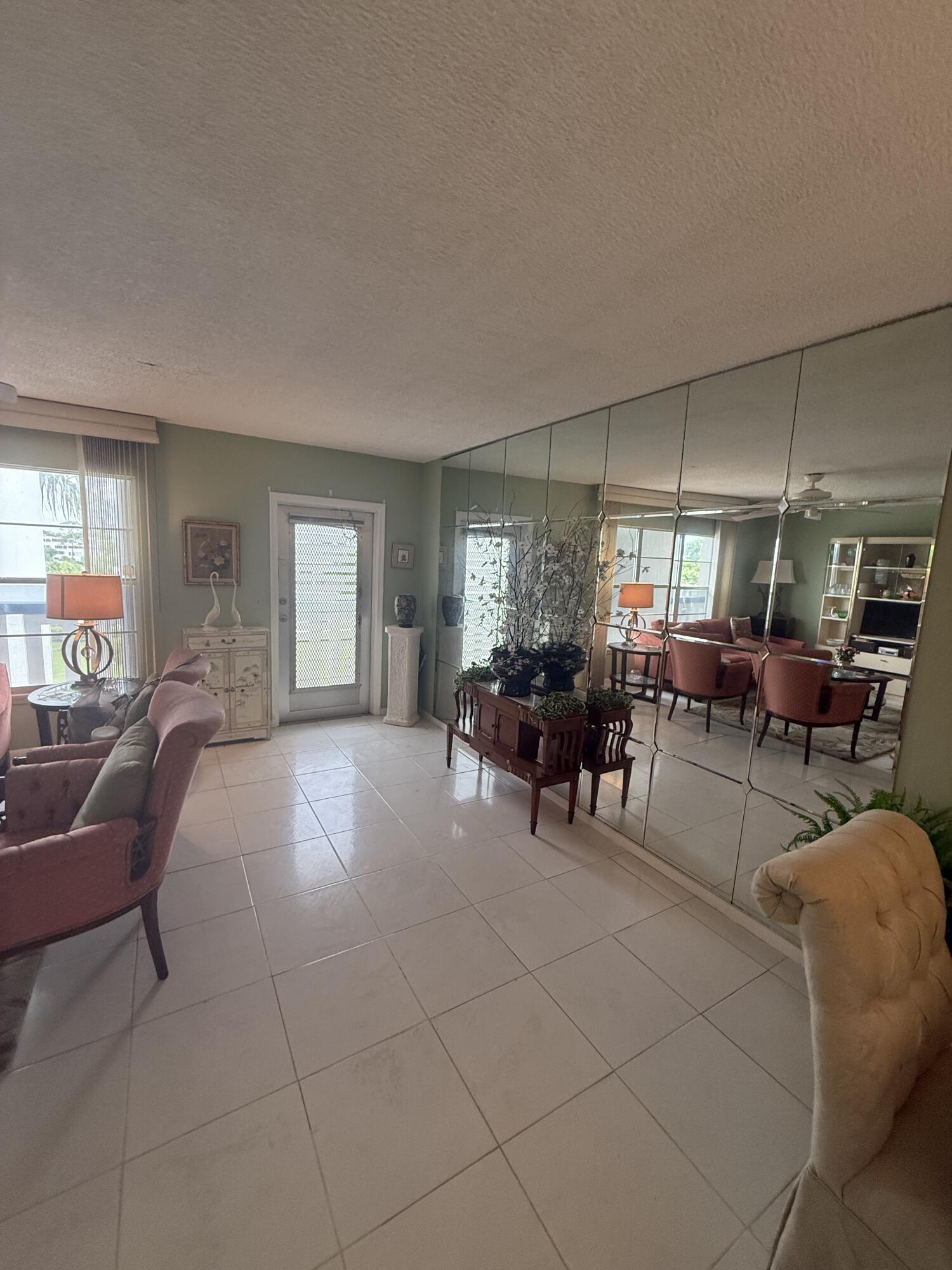 407 Greenbrier A Property Photo 3