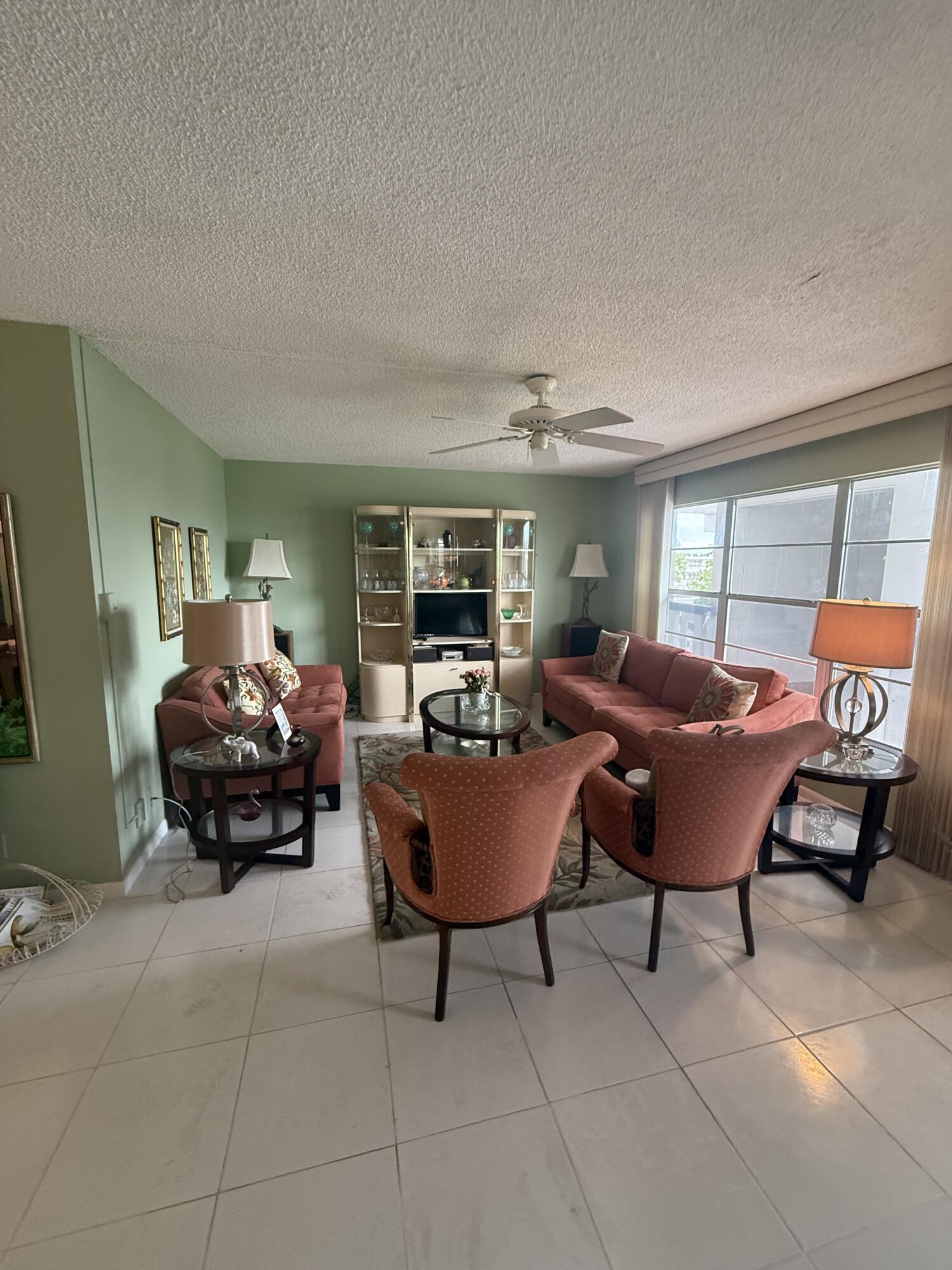 407 Greenbrier A Property Photo 4