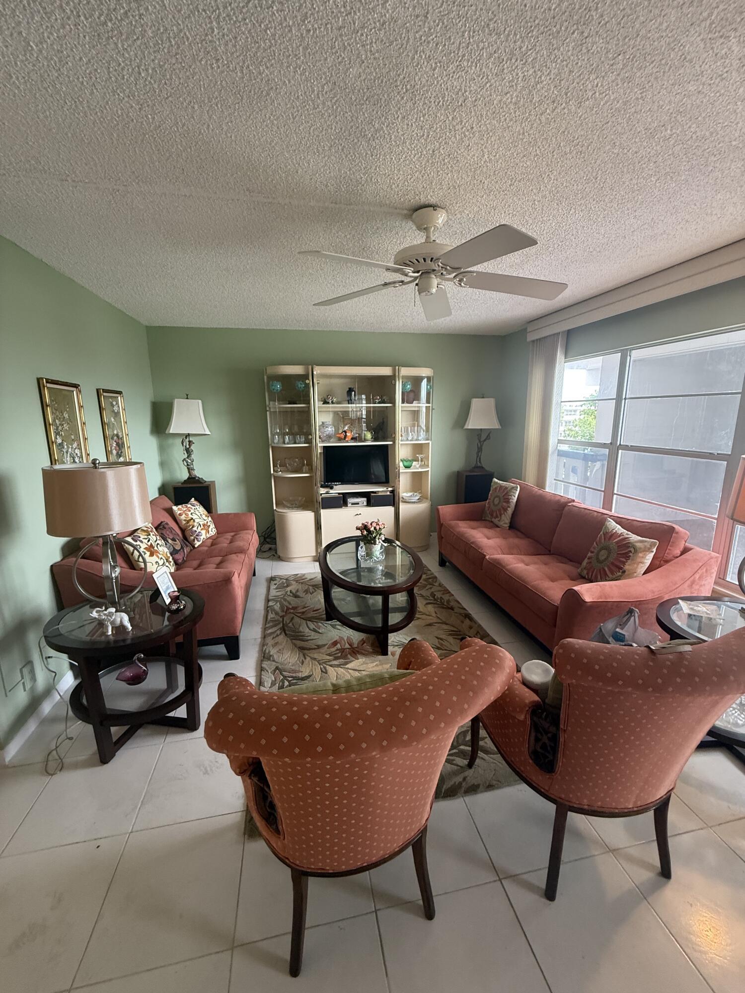 407 Greenbrier A Property Photo 5