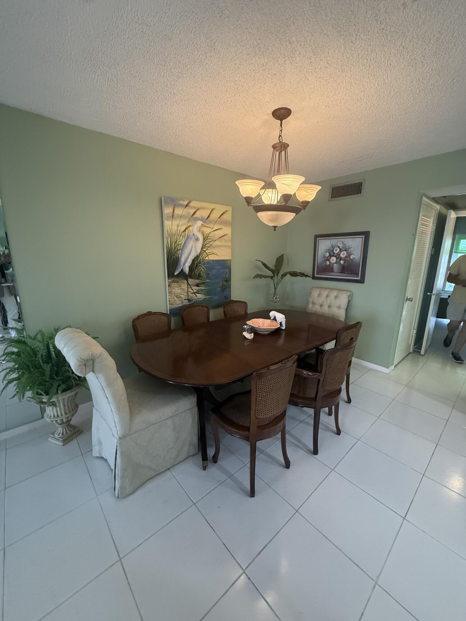 407 Greenbrier A Property Photo 6