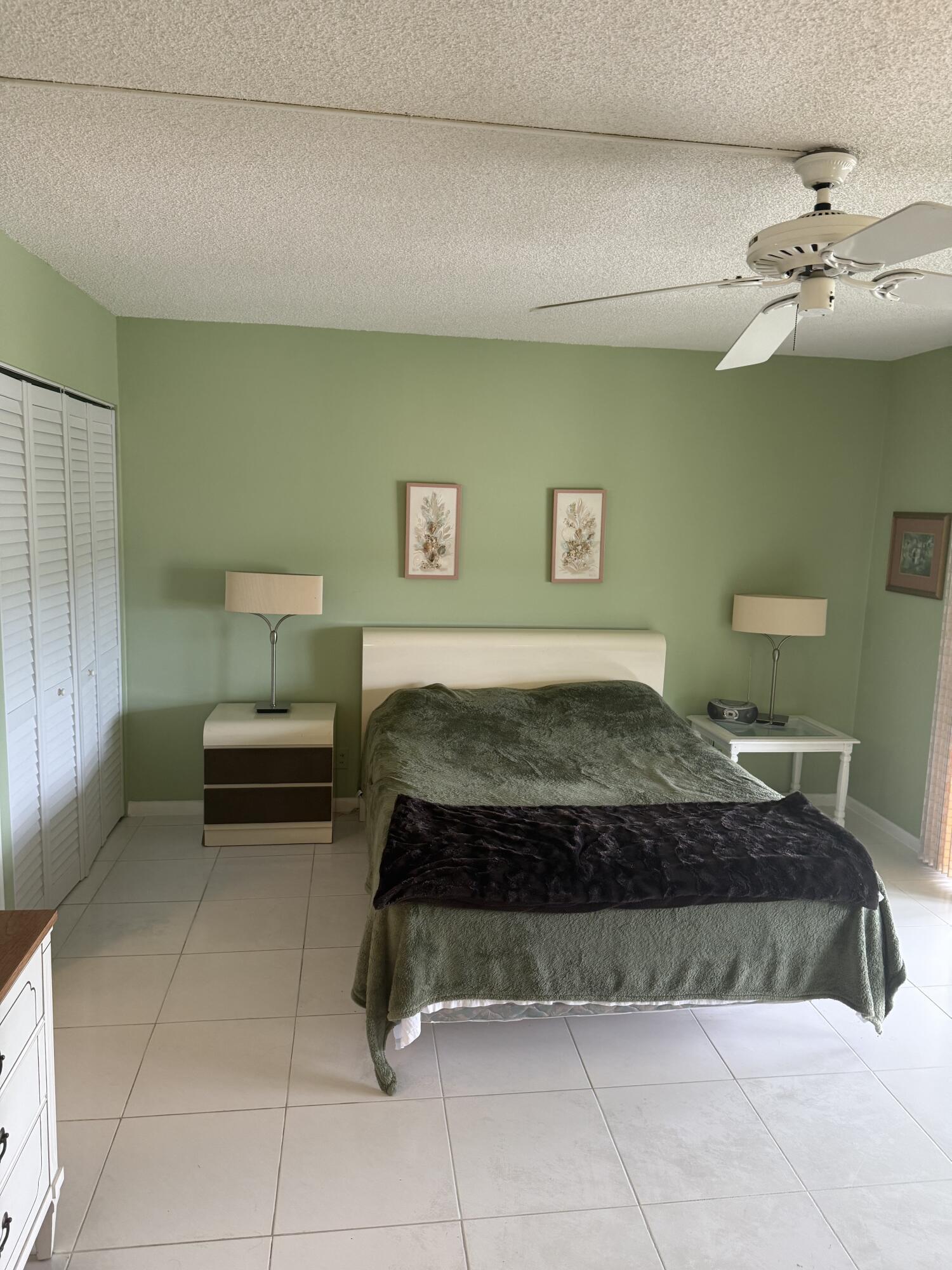 407 Greenbrier A Property Photo 10