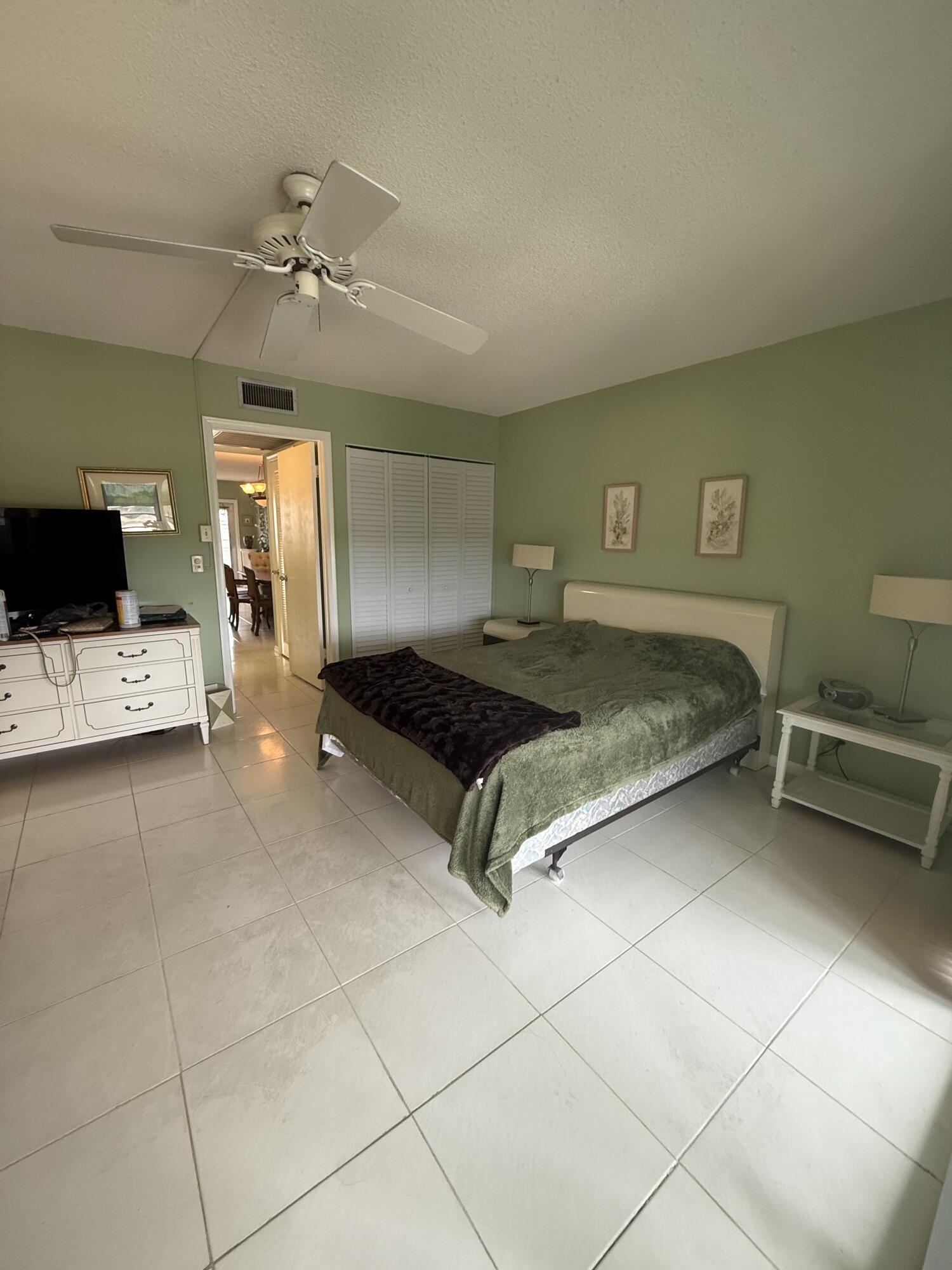 407 Greenbrier A Property Photo 11