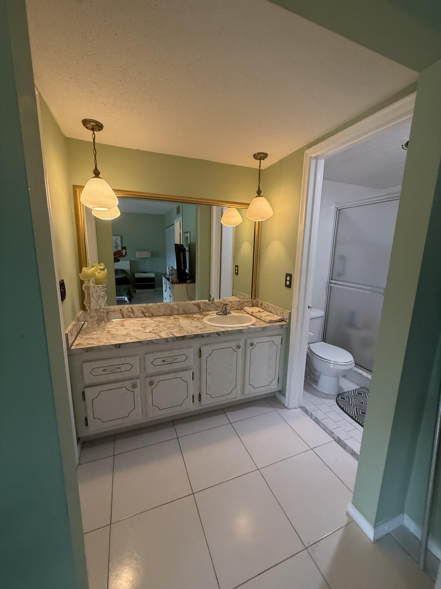 407 Greenbrier A Property Photo 13