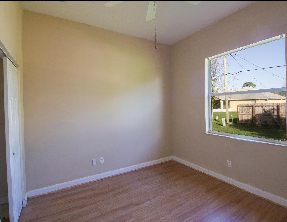 787 Se Evergreen Terrace Property Photo 6