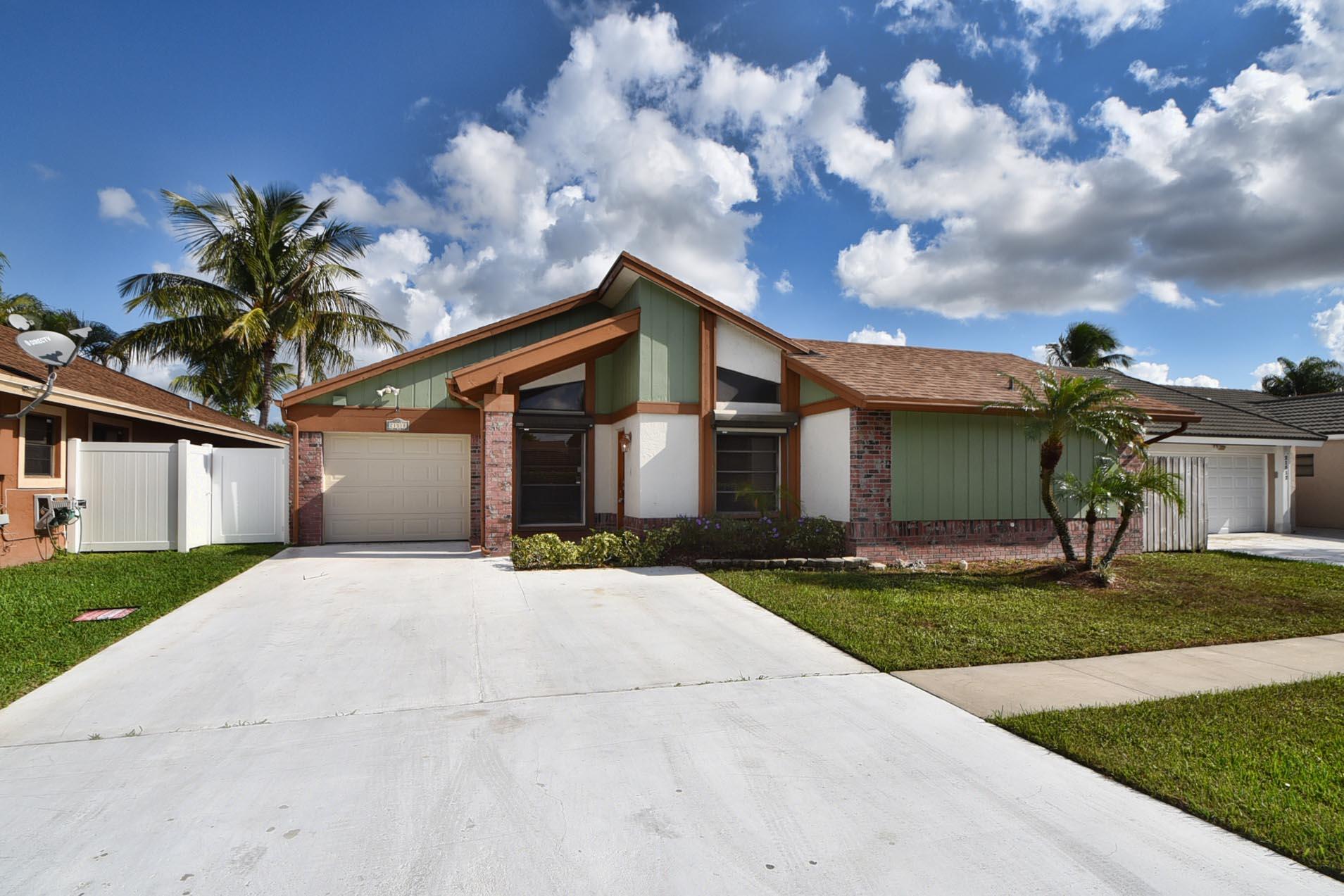 21518 SUMMERTRACE Circle Property Photo 1