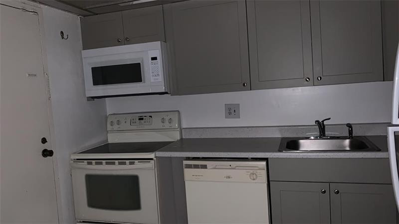 3740 Inverrary Drive 1e Property Photo 4