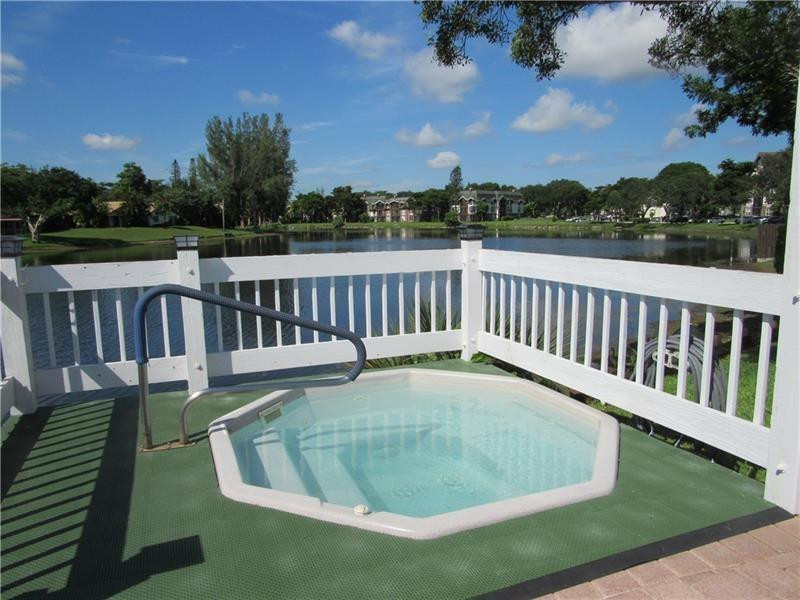 3740 Inverrary Drive 1e Property Photo 12