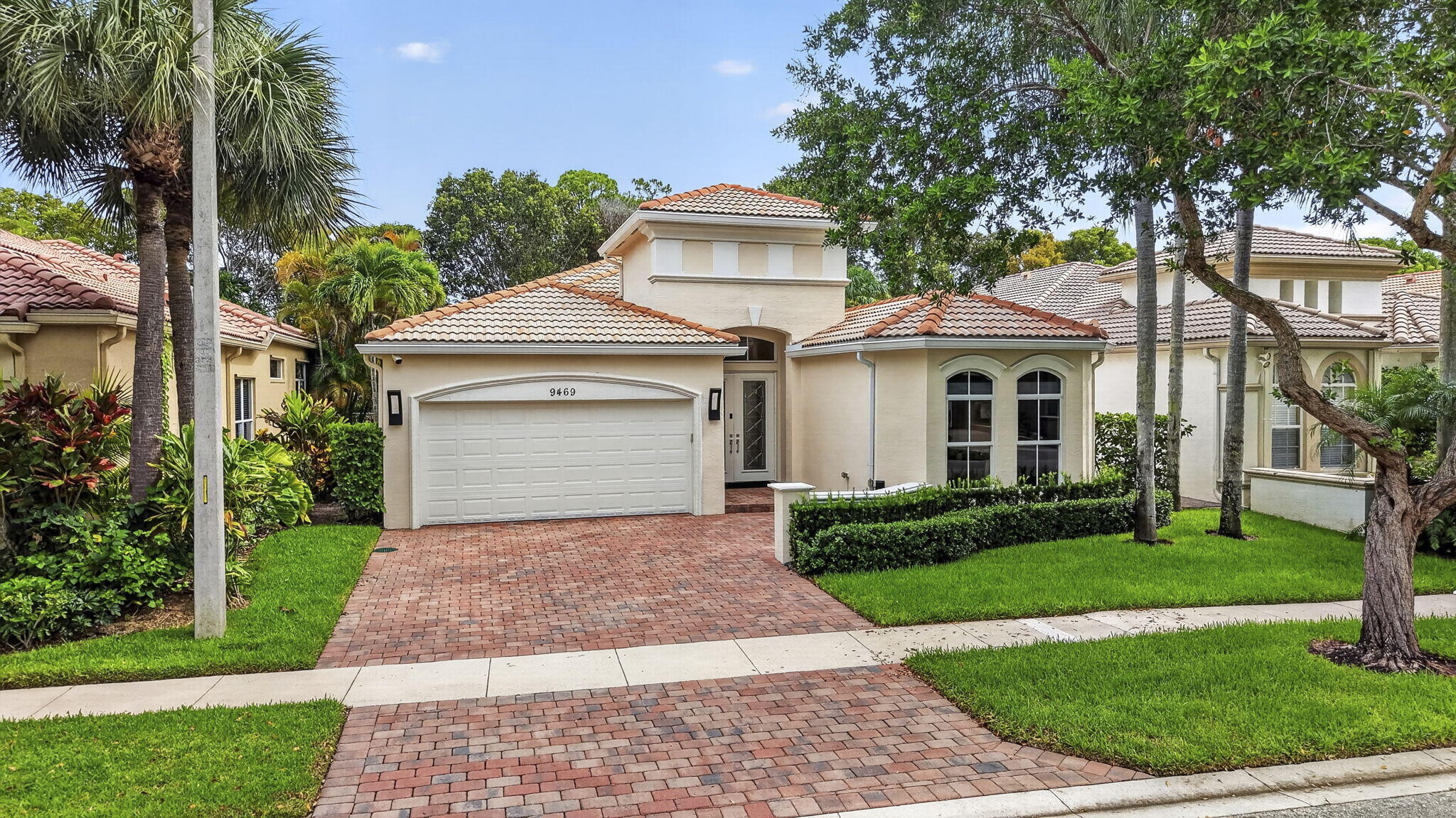 9469 Via Elegante Property Photo 3