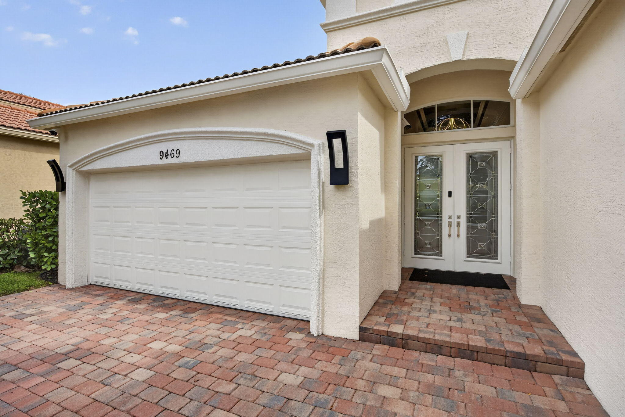 9469 Via Elegante Property Photo 4