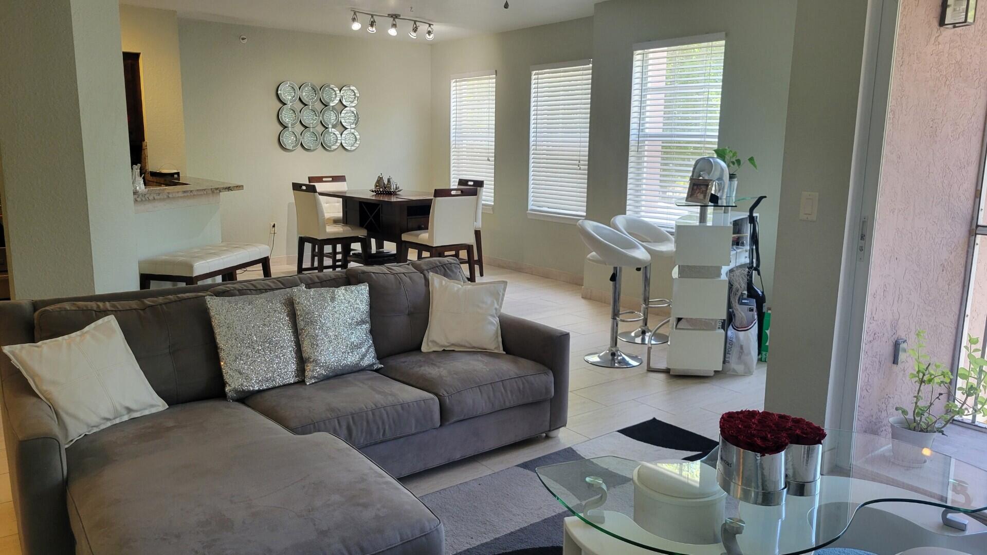 6920 W Sample Road Property Photo 10