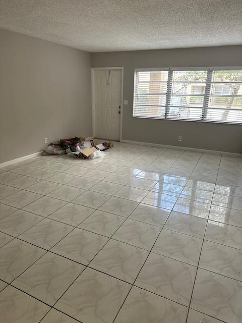 1004 Twin Lakes Drive Property Photo 28