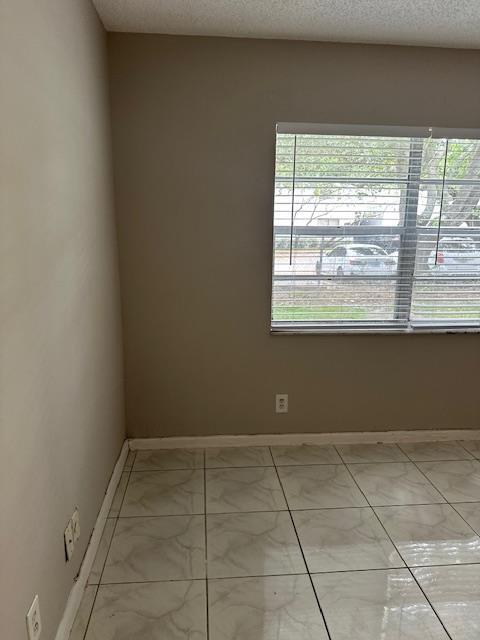 1004 Twin Lakes Drive Property Photo 33
