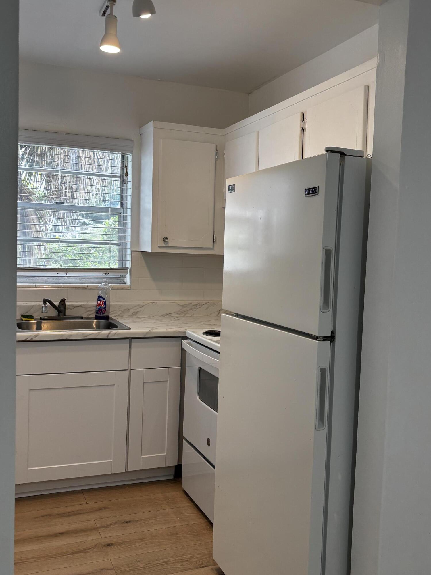 353 Sheffield O Property Photo 8