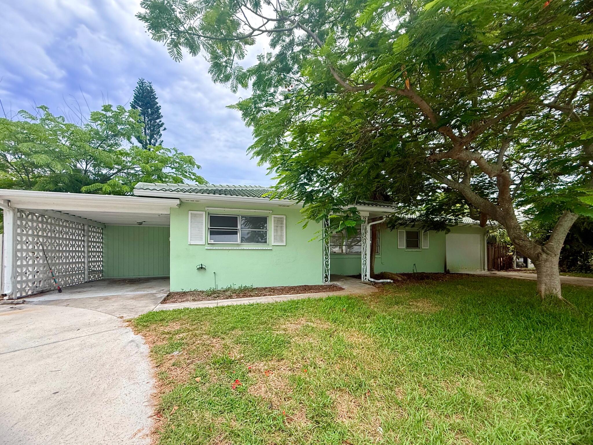 1281 MORSE Boulevard Property Photo 1