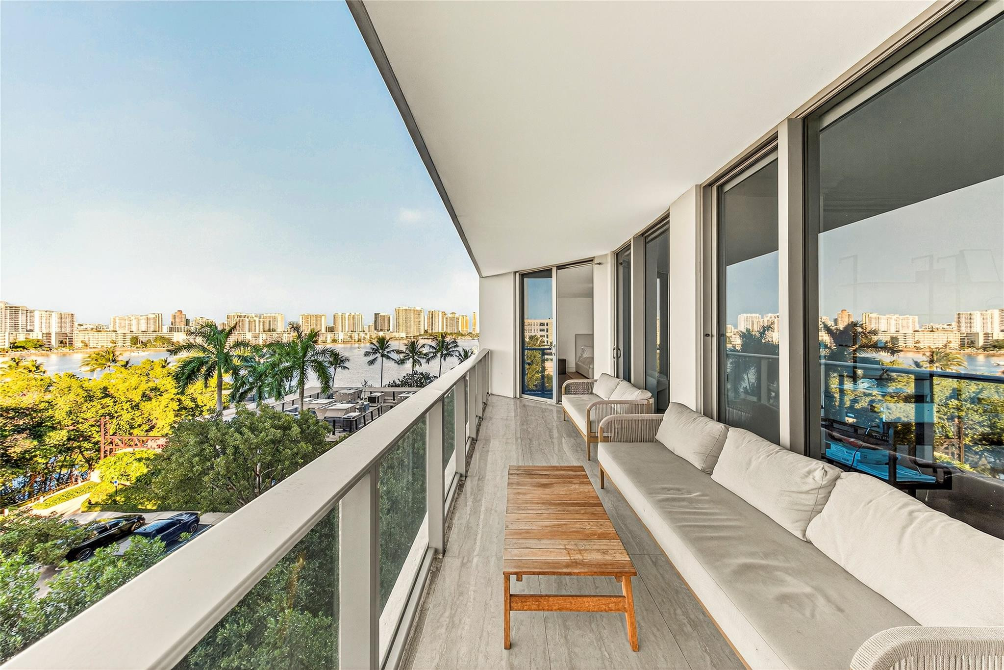 17301 Biscayne Boulevard 506 Property Photo 1