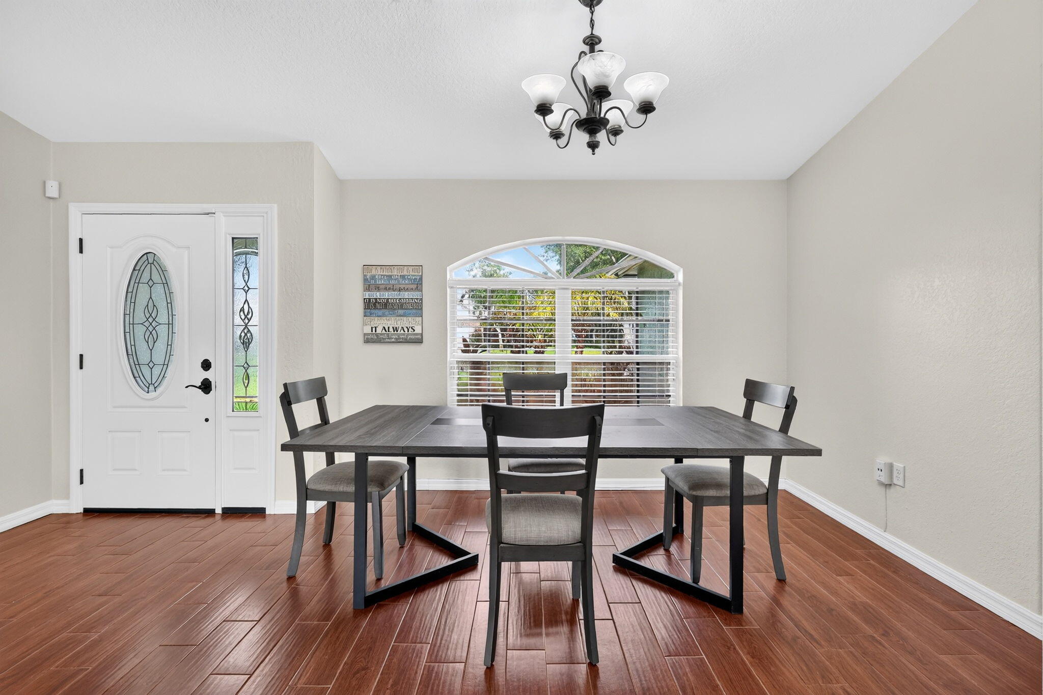 3913 58th Circle Property Photo 3