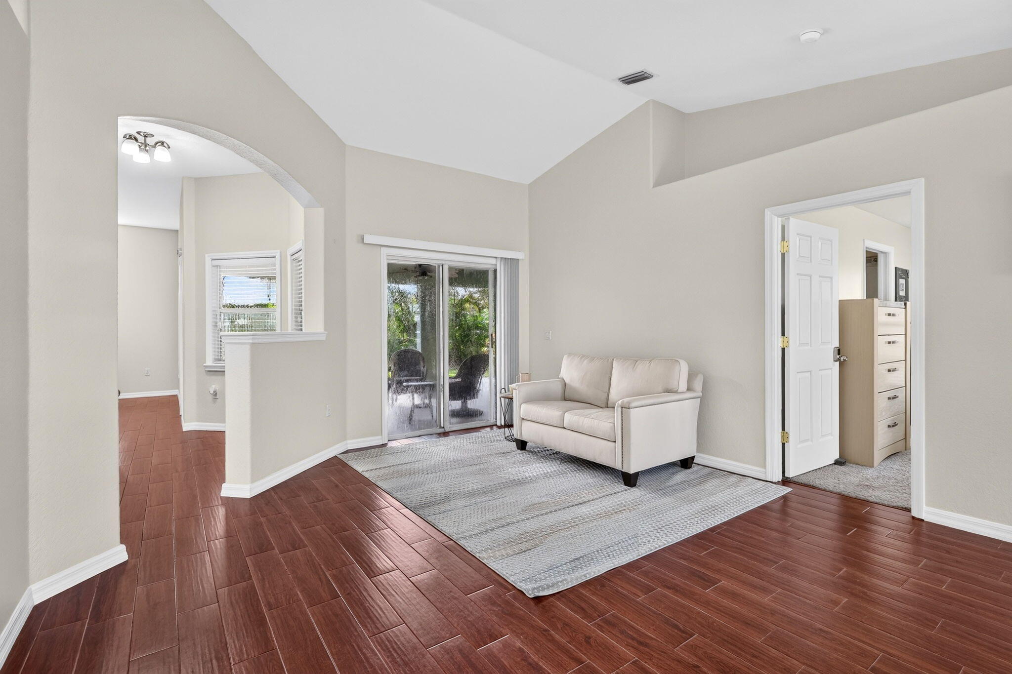 3913 58th Circle Property Photo 4