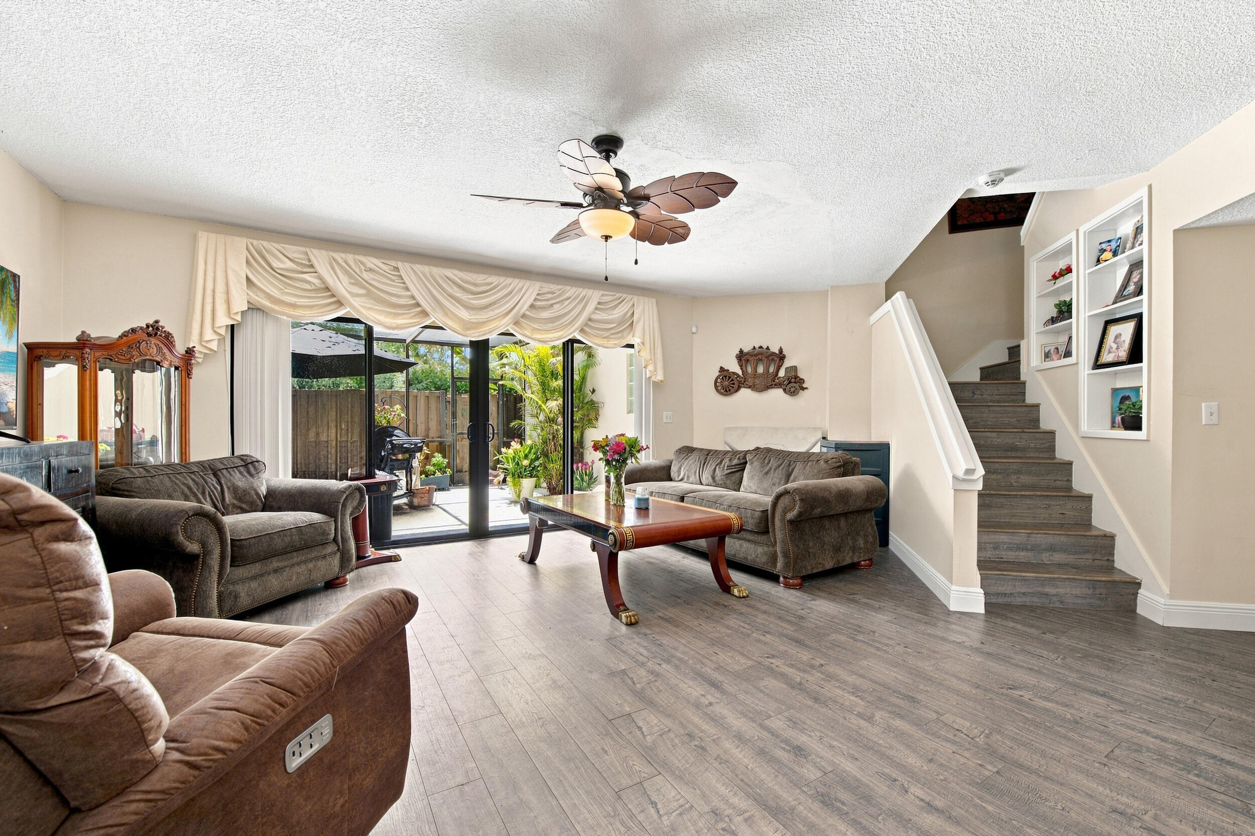 126 Weybridge Circle B Property Photo 2