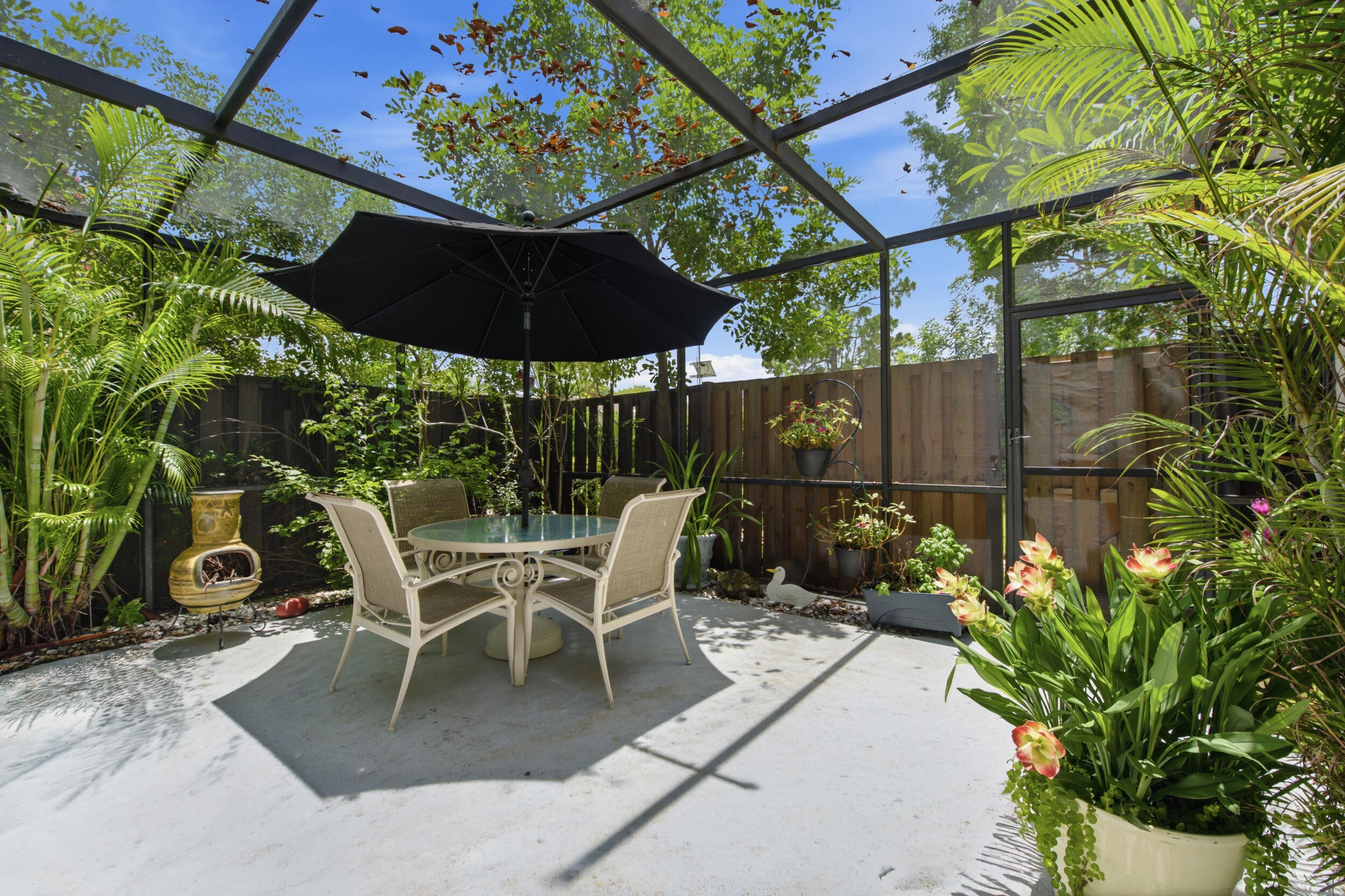 126 Weybridge Circle B Property Photo 5