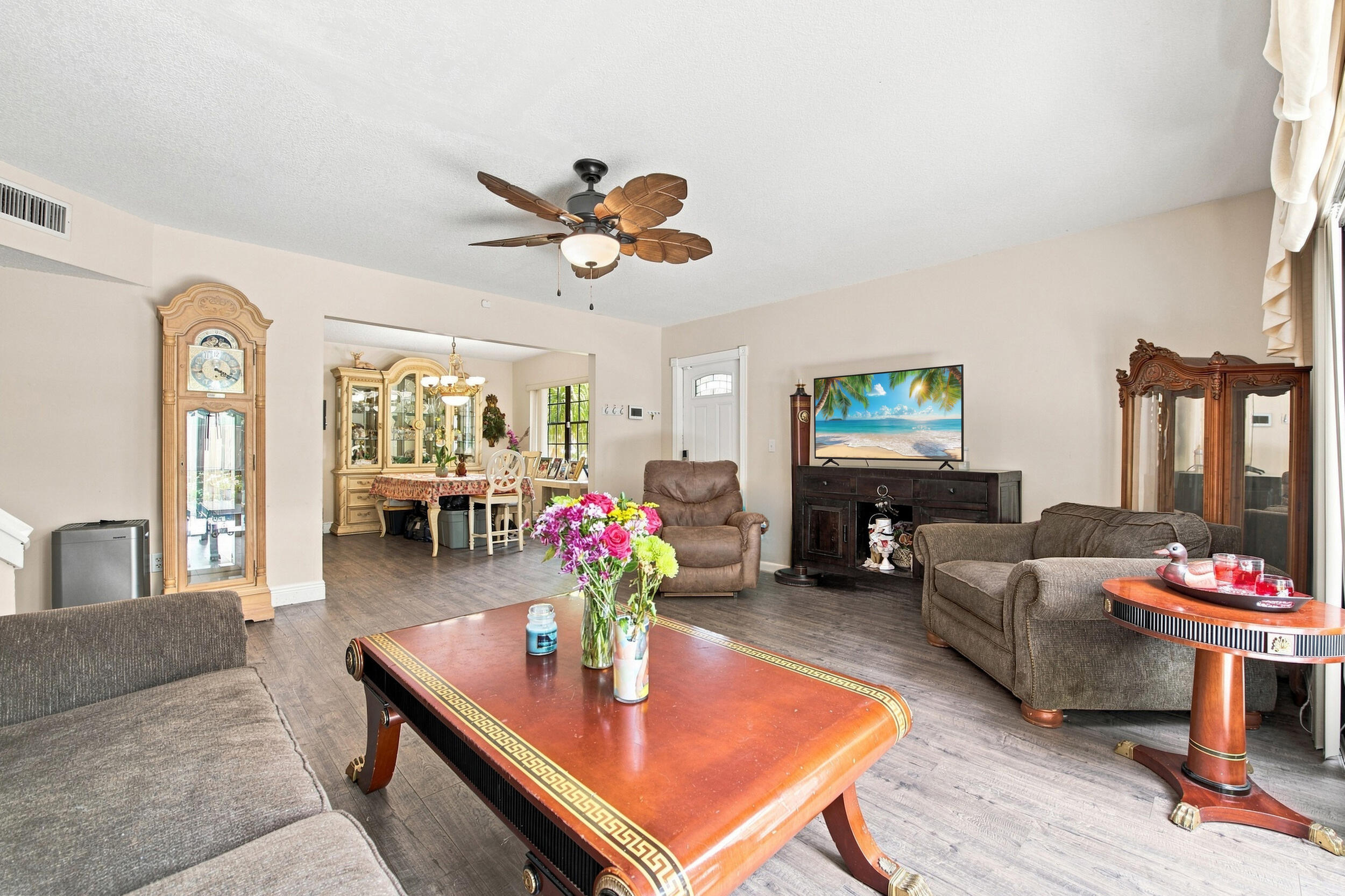 126 Weybridge Circle B Property Photo 8