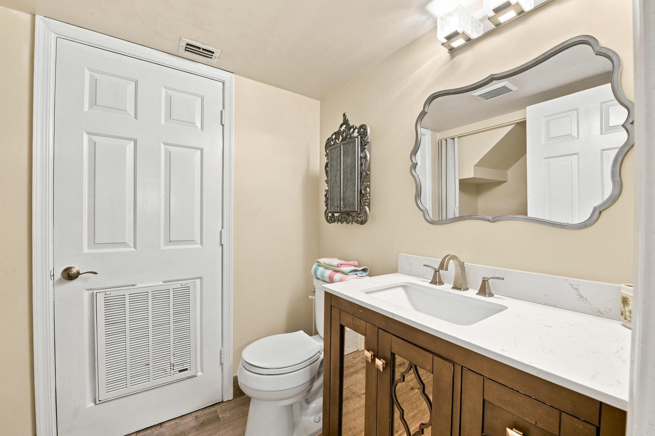 126 Weybridge Circle B Property Photo 14