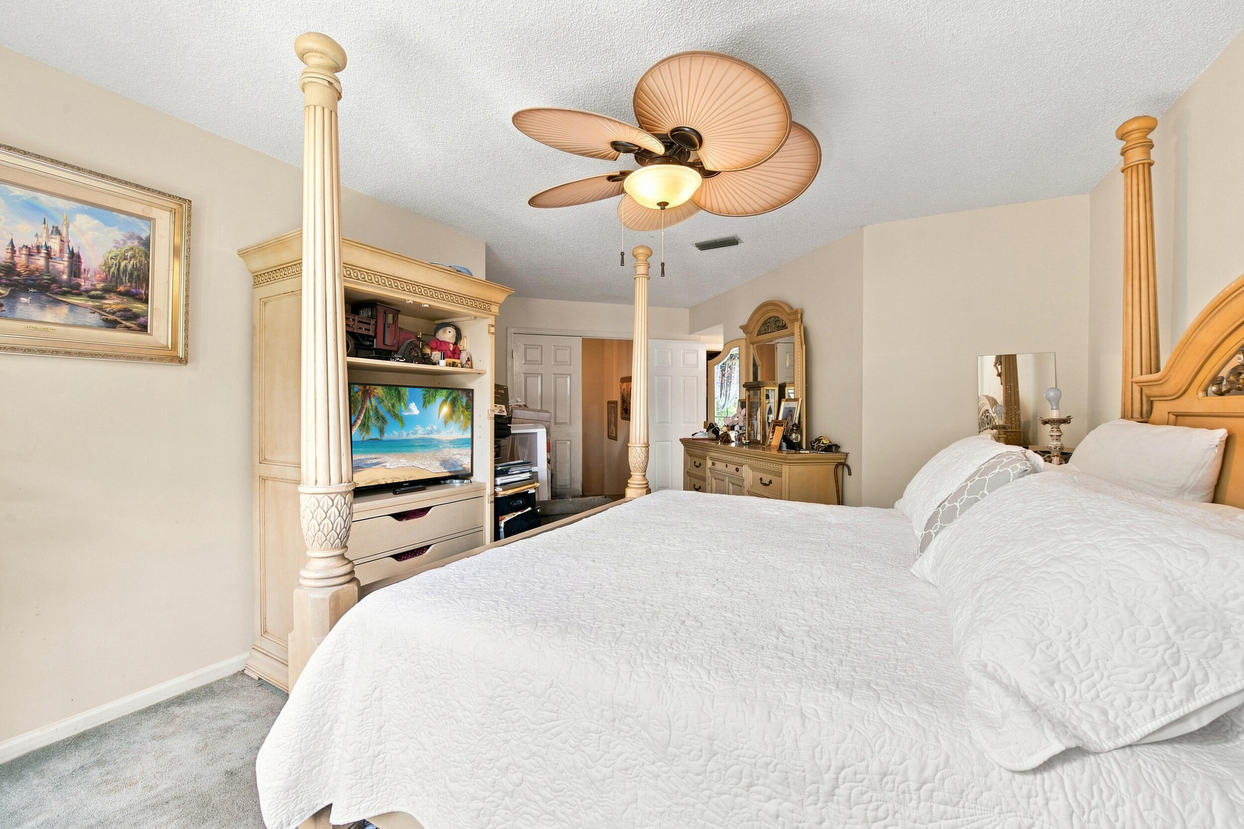 126 Weybridge Circle B Property Photo 17