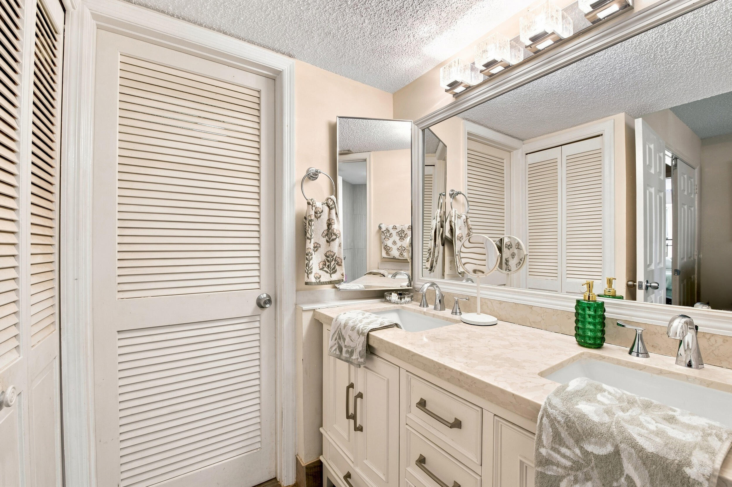 126 Weybridge Circle B Property Photo 20