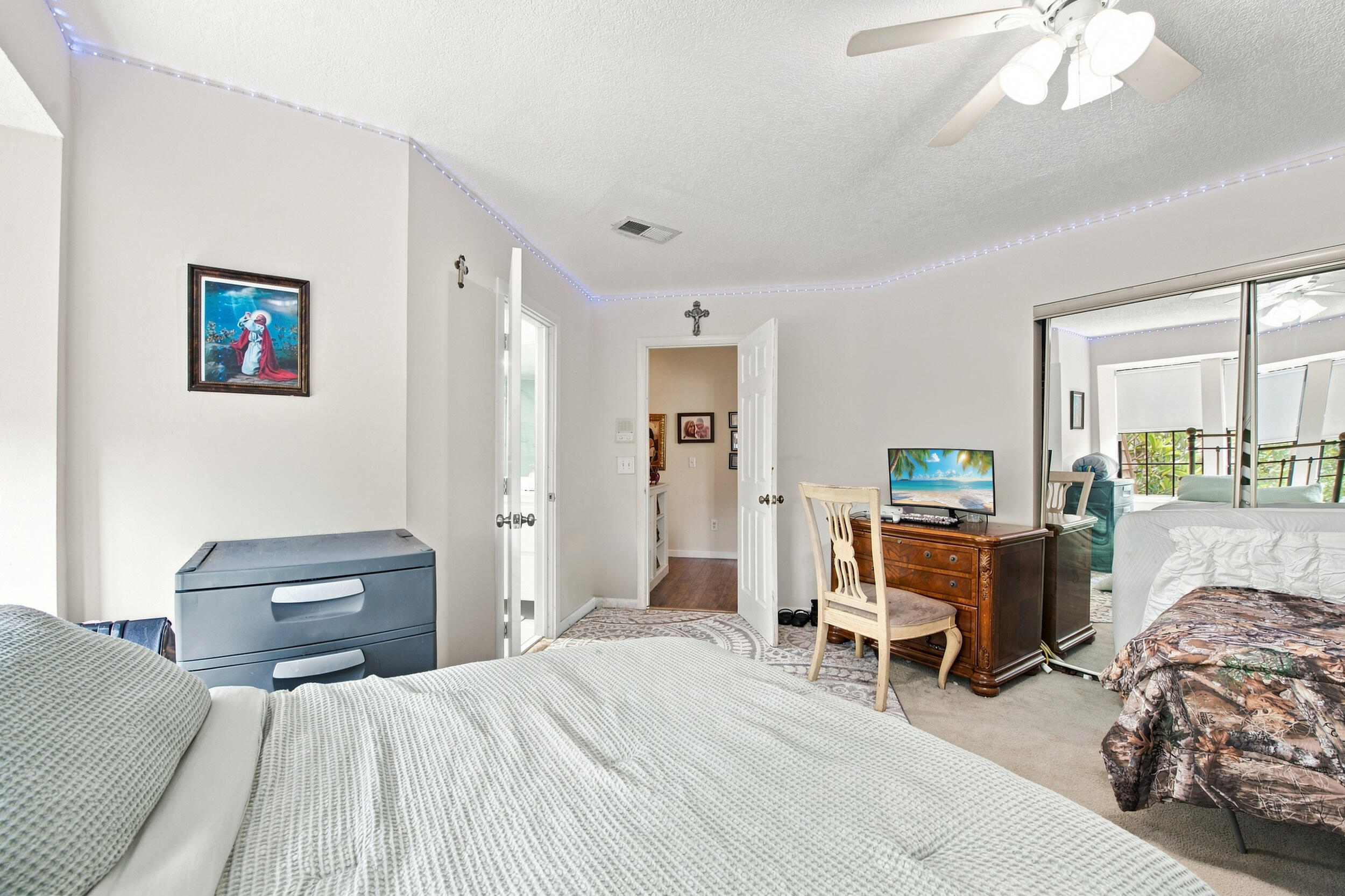 126 Weybridge Circle B Property Photo 23