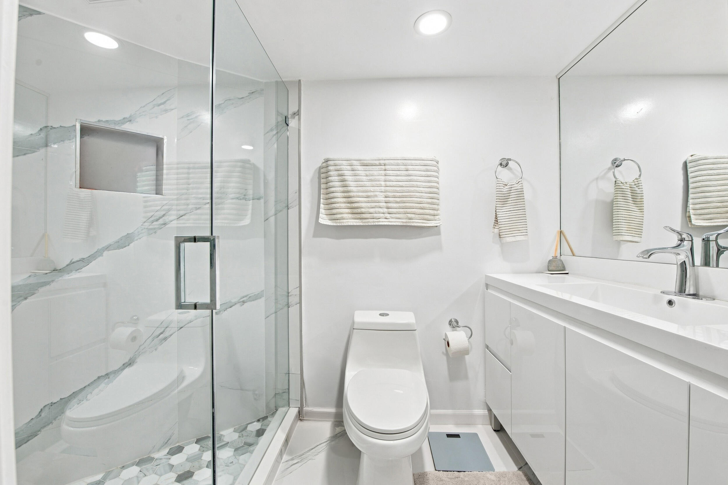 126 Weybridge Circle B Property Photo 24