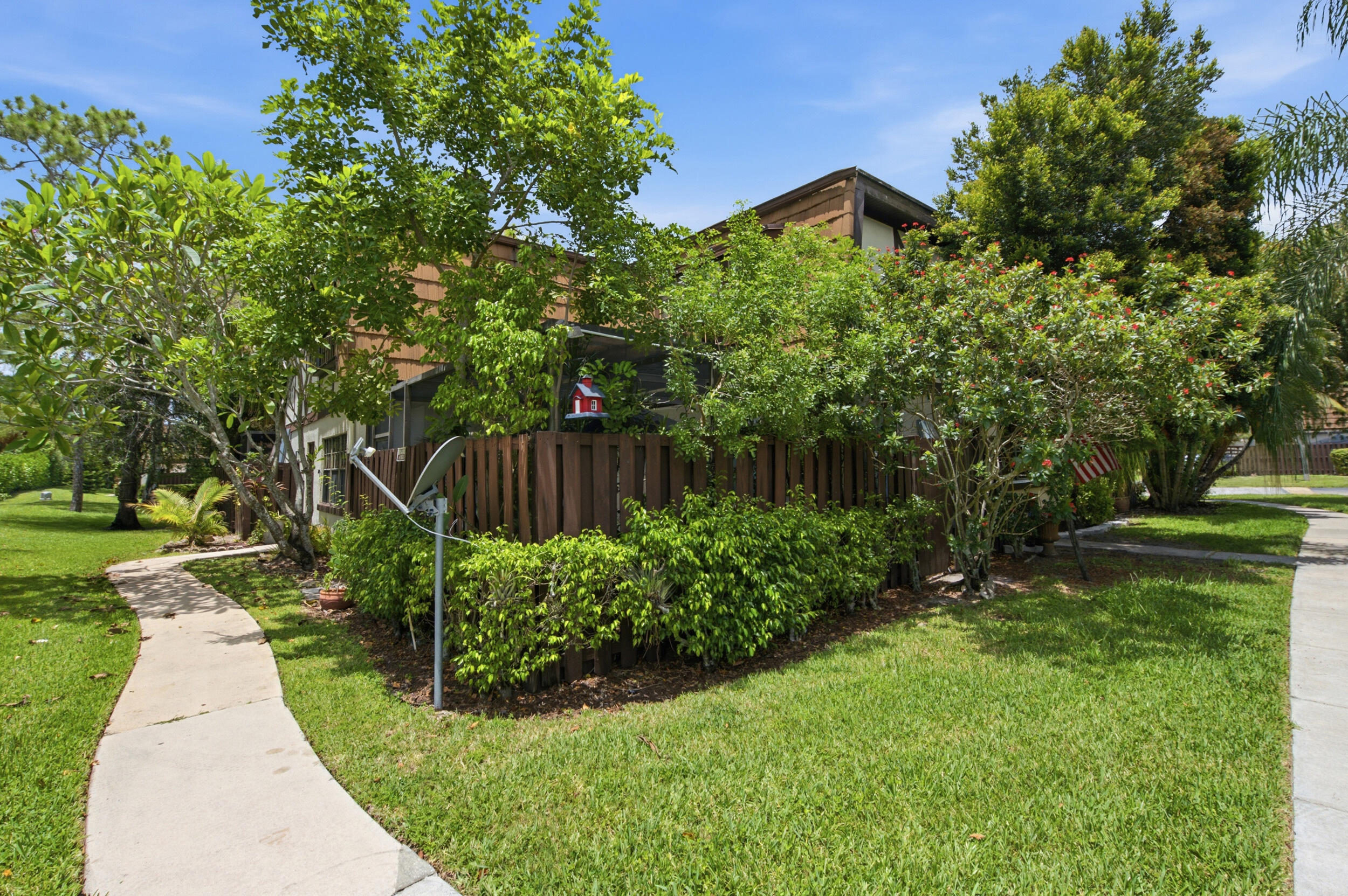 126 Weybridge Circle B Property Photo 29