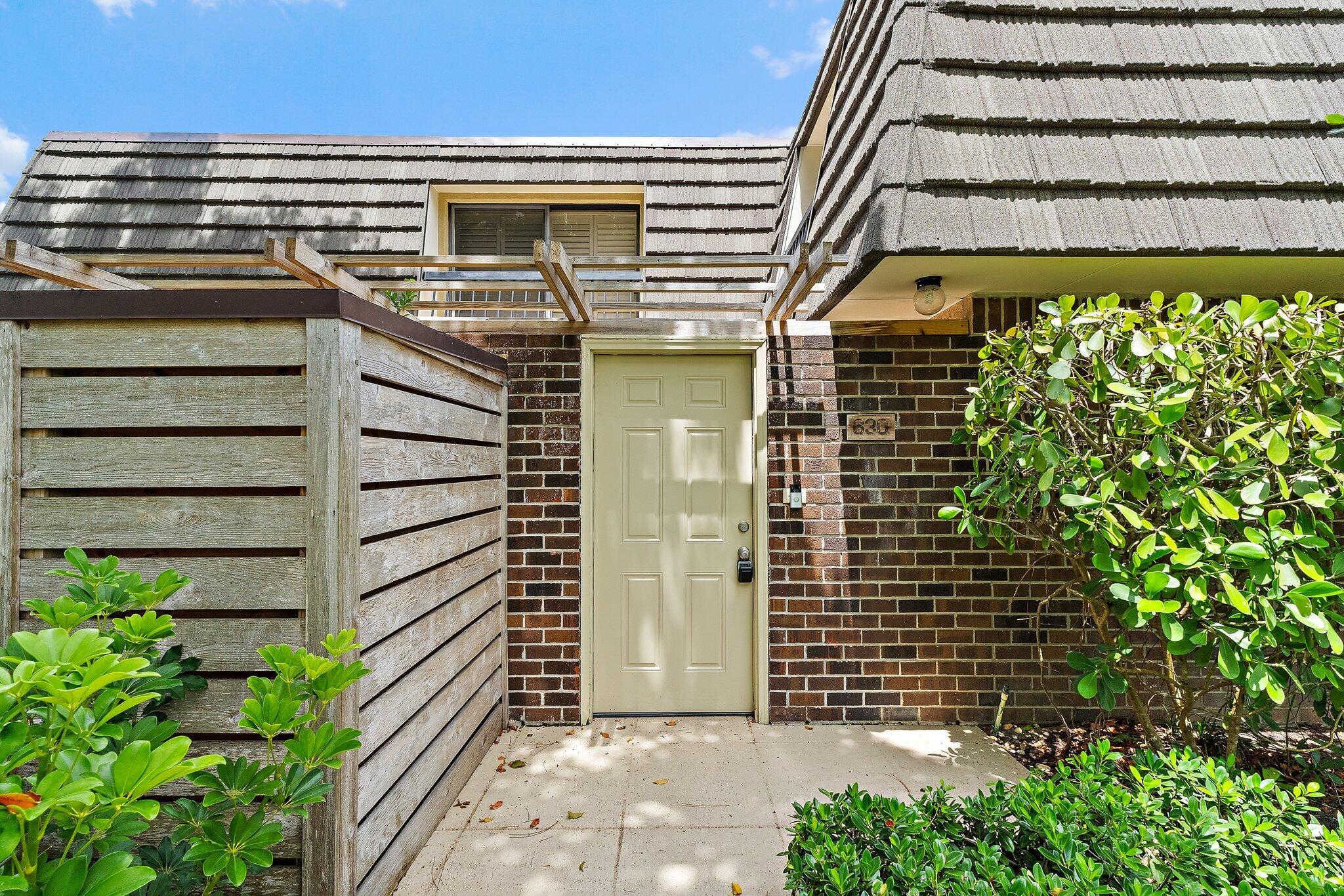 630 6th Terrace Property Photo 3
