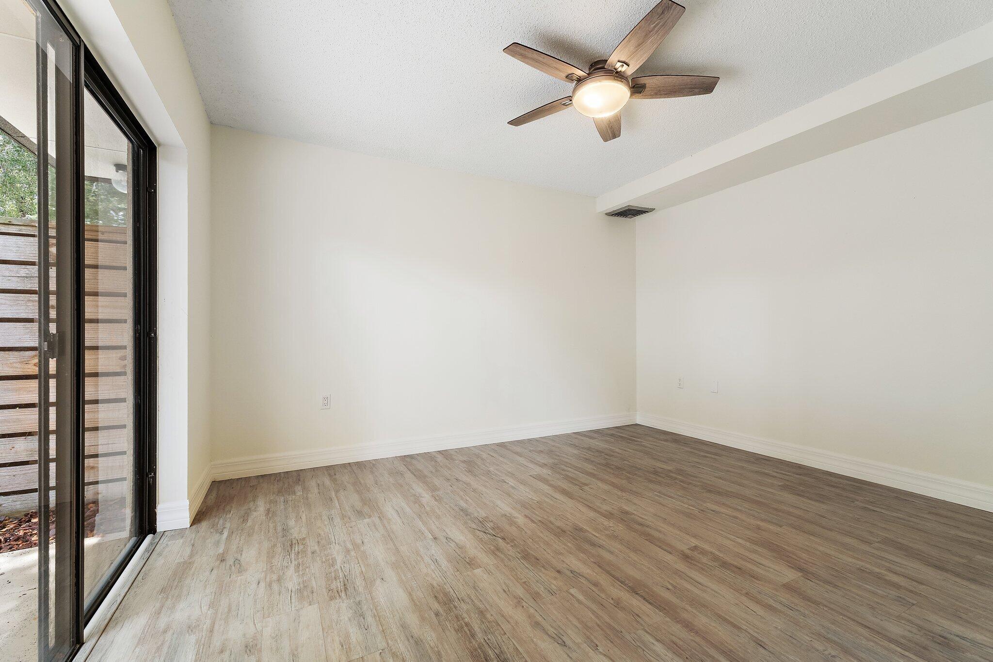 630 6th Terrace Property Photo 14