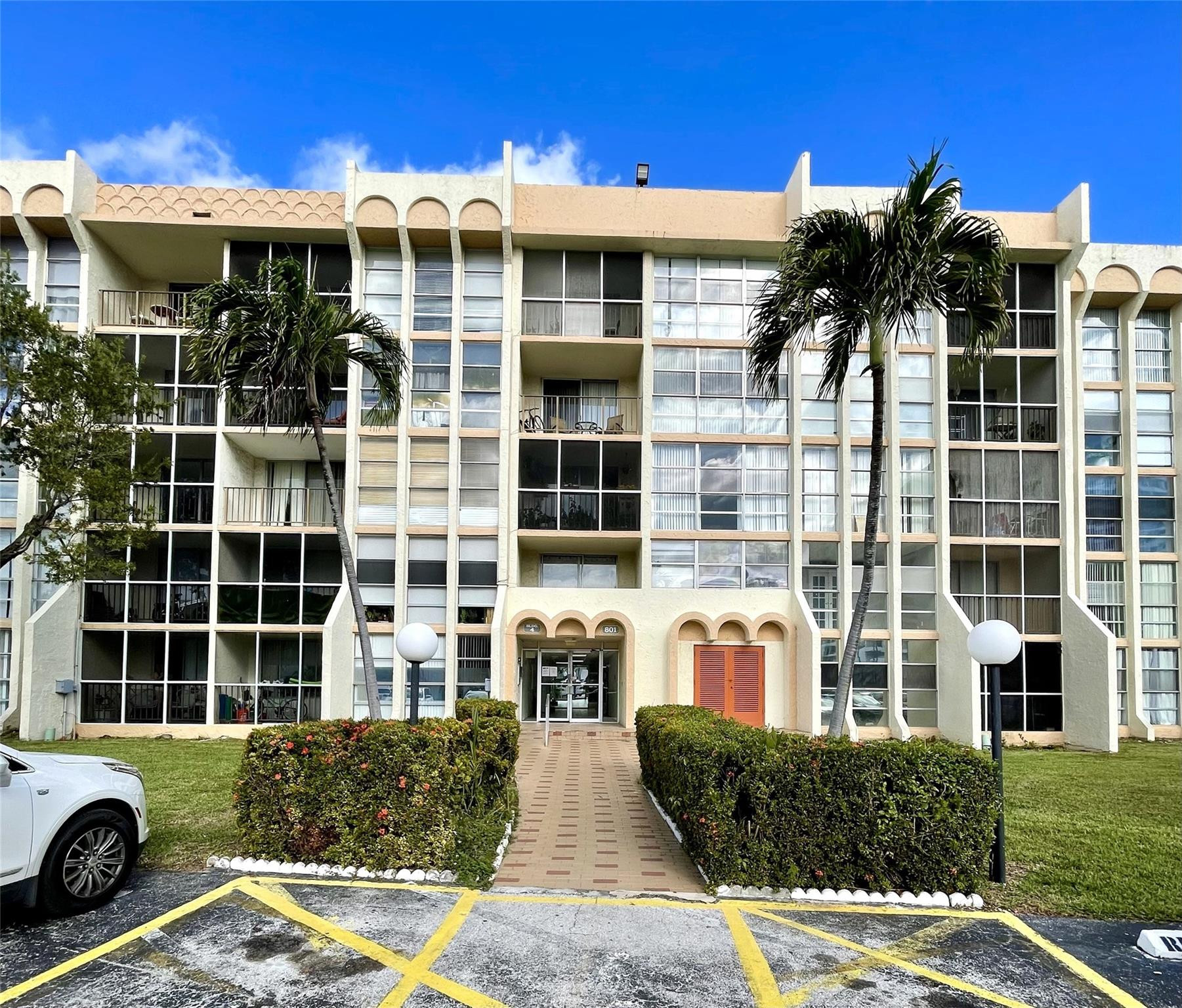 801 THREE ISLANDS Boulevard 214 Property Photo 1