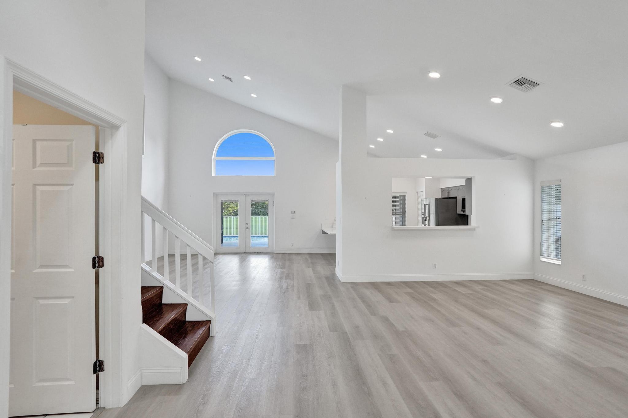 10729 Edinburgh Street Property Photo 5