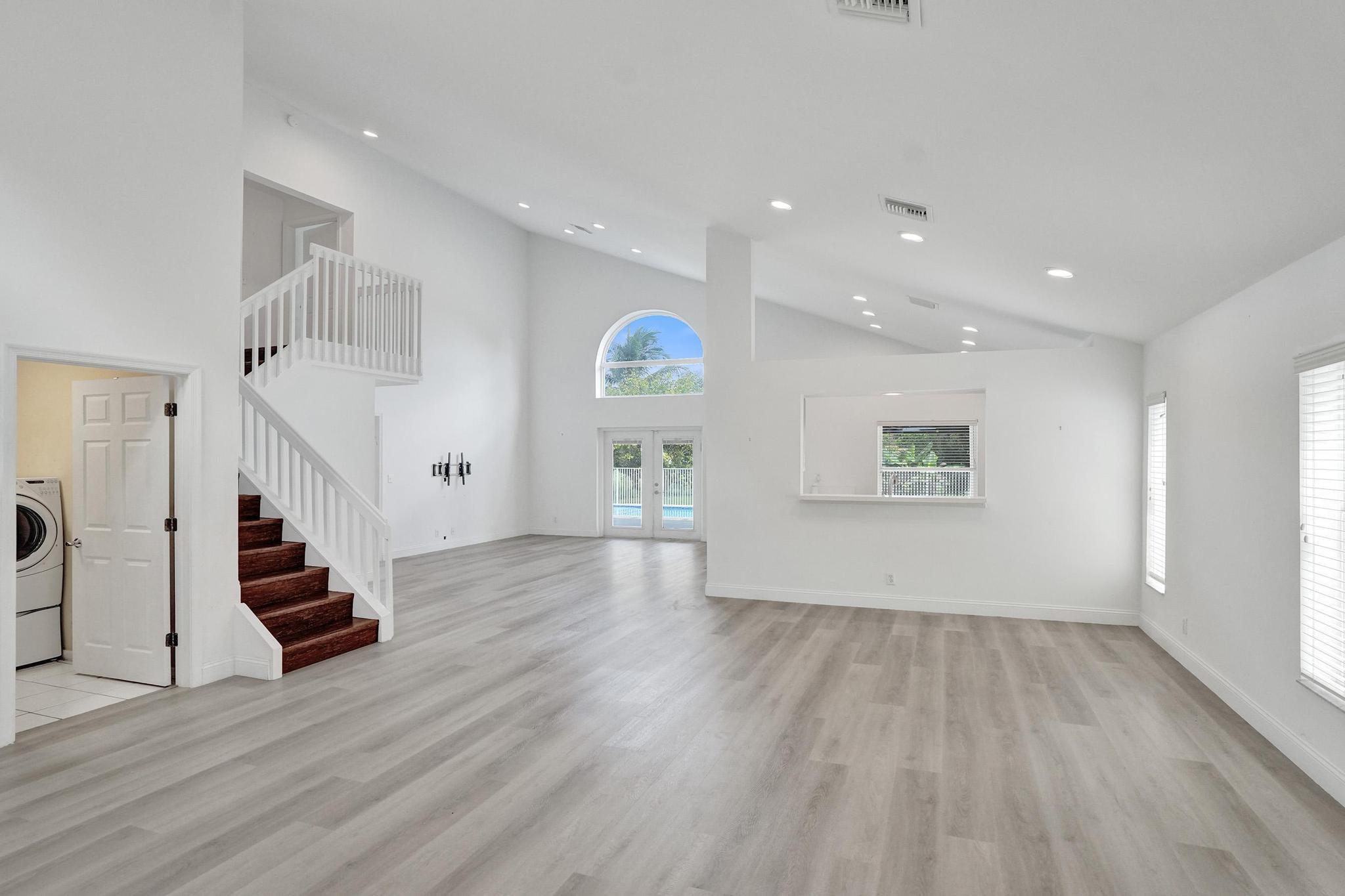 10729 Edinburgh Street Property Photo 6
