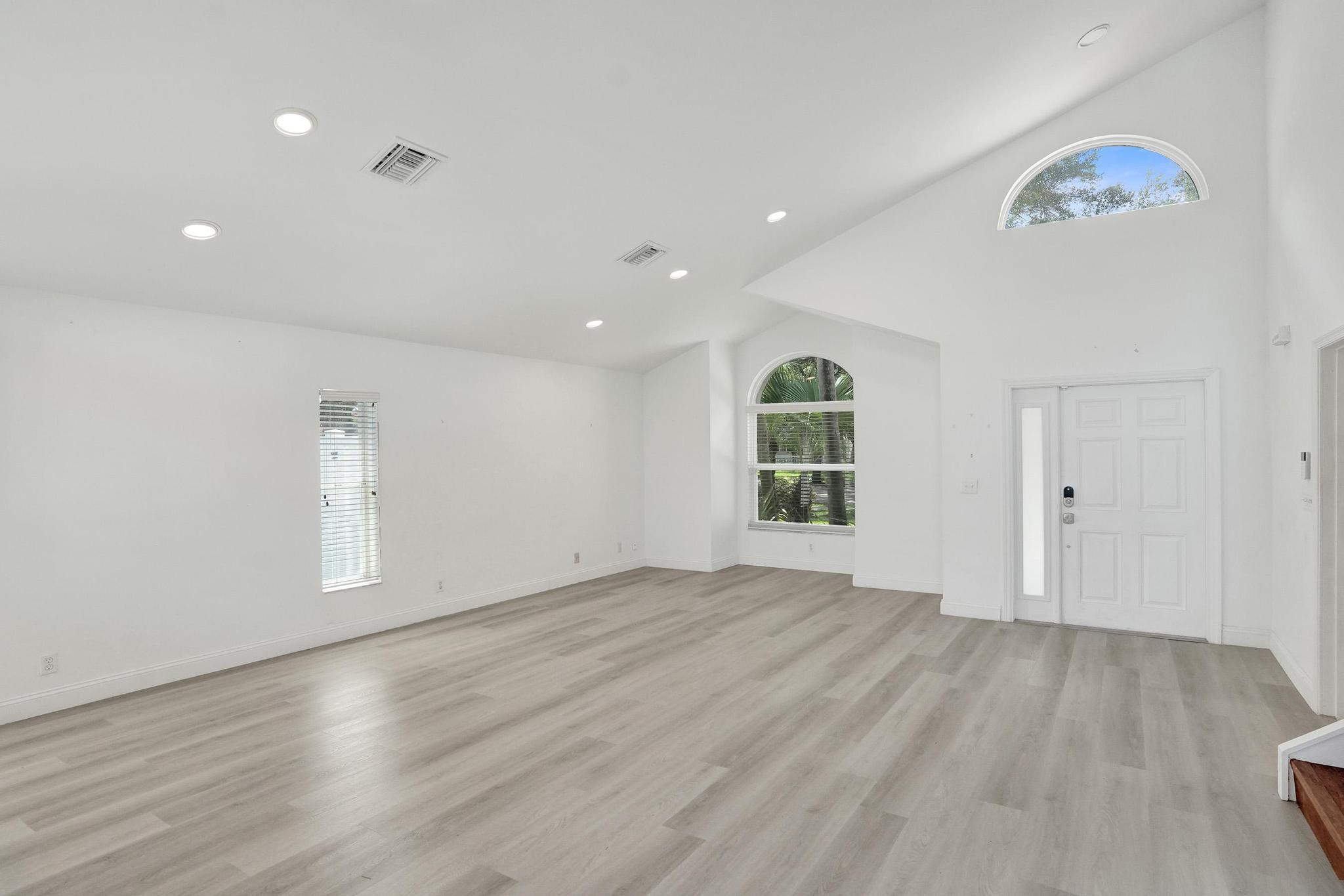 10729 Edinburgh Street Property Photo 7