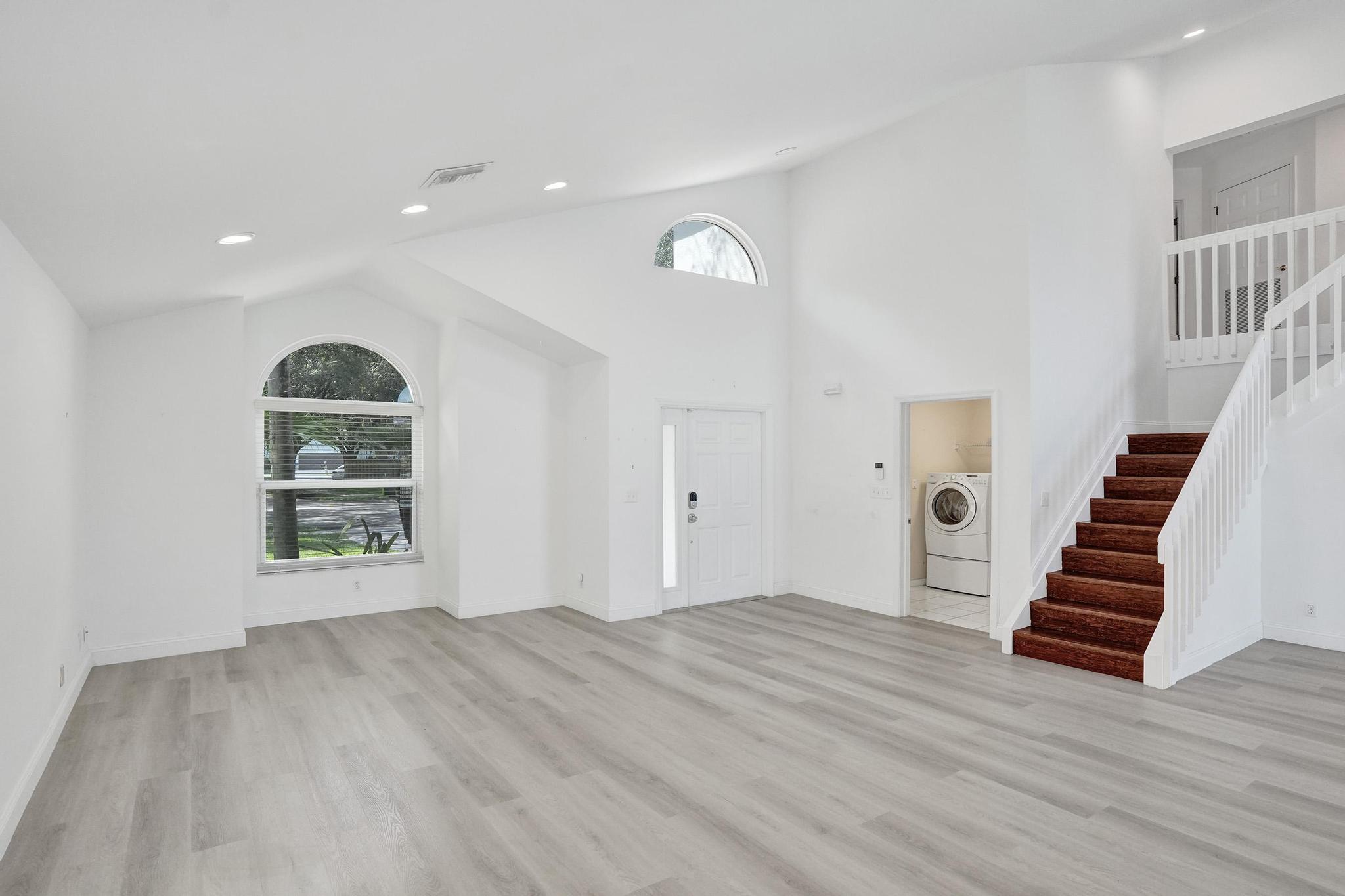 10729 Edinburgh Street Property Photo 8