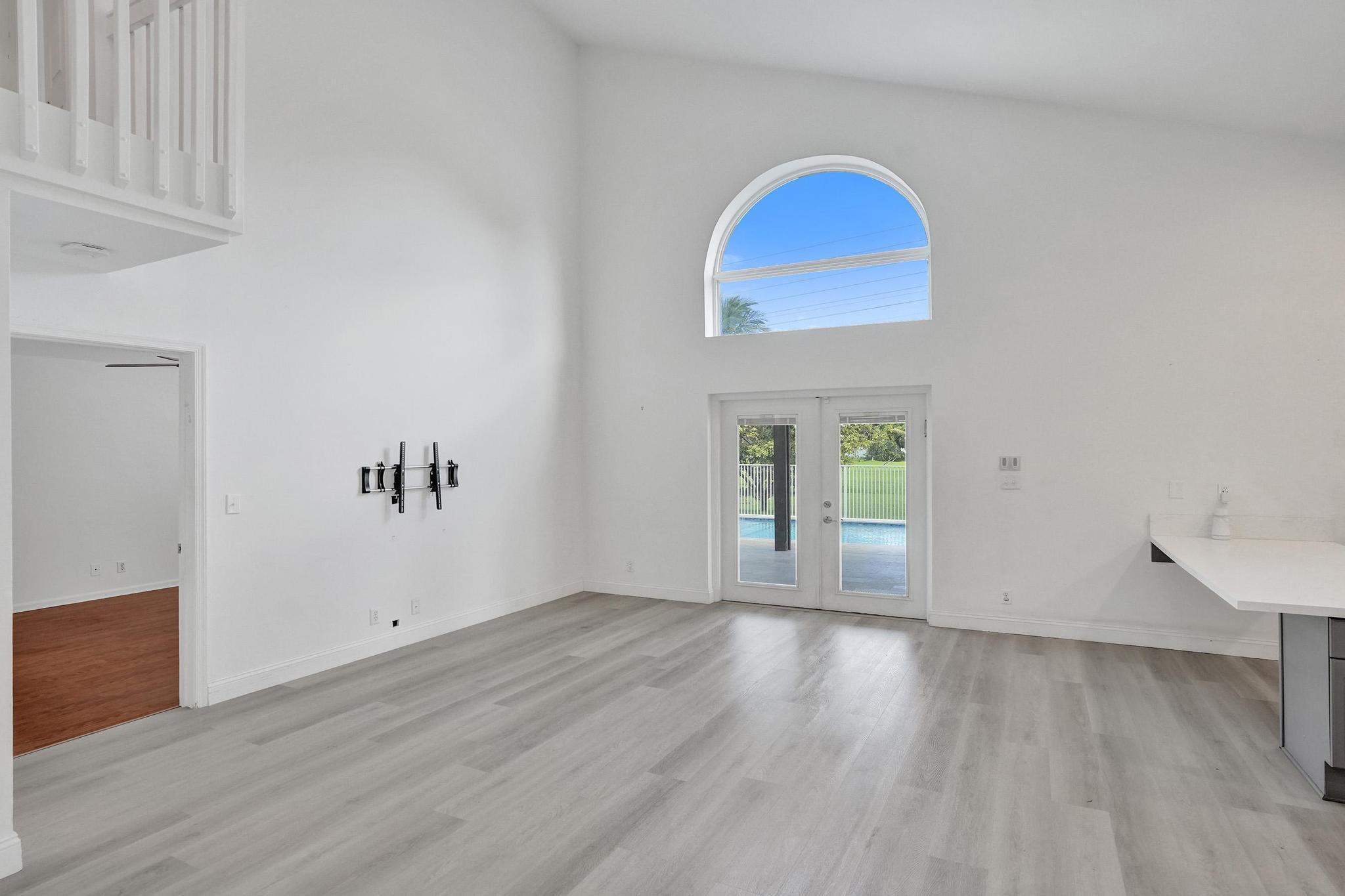 10729 Edinburgh Street Property Photo 10
