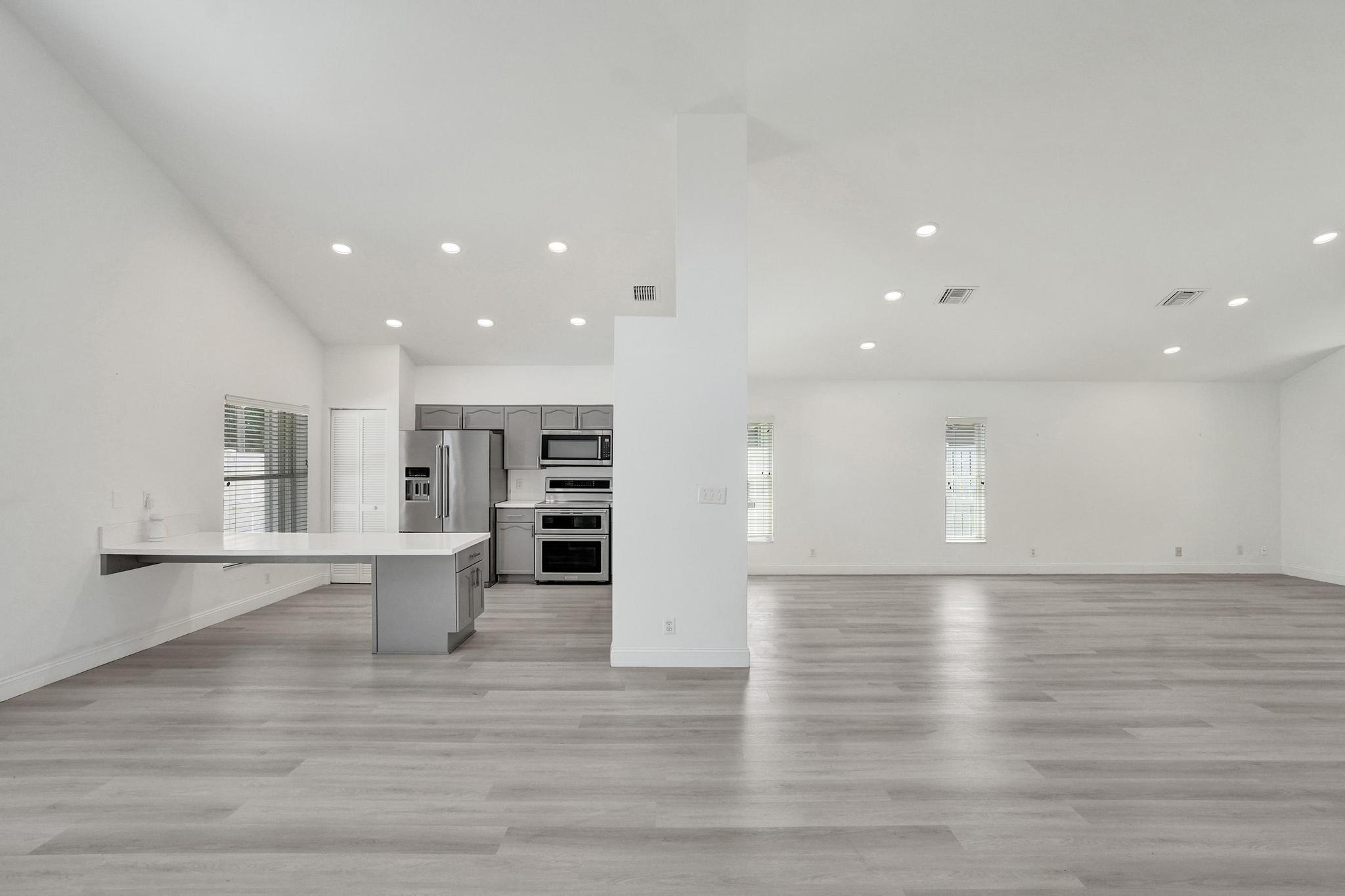 10729 Edinburgh Street Property Photo 11
