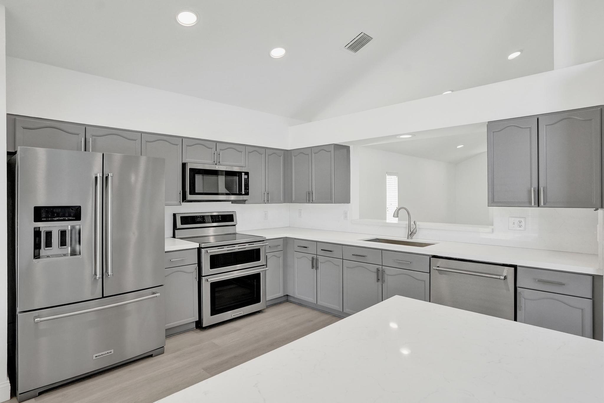 10729 Edinburgh Street Property Photo 14