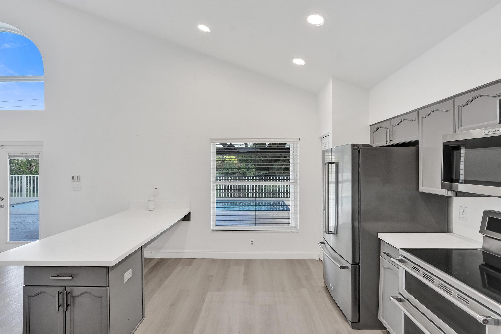 10729 Edinburgh Street Property Photo 15